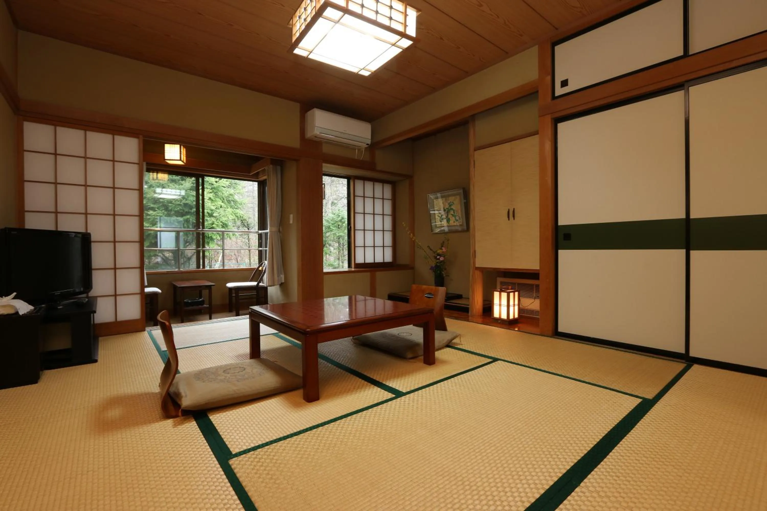 Photo of the whole room in Teiensaryo Yamanakako