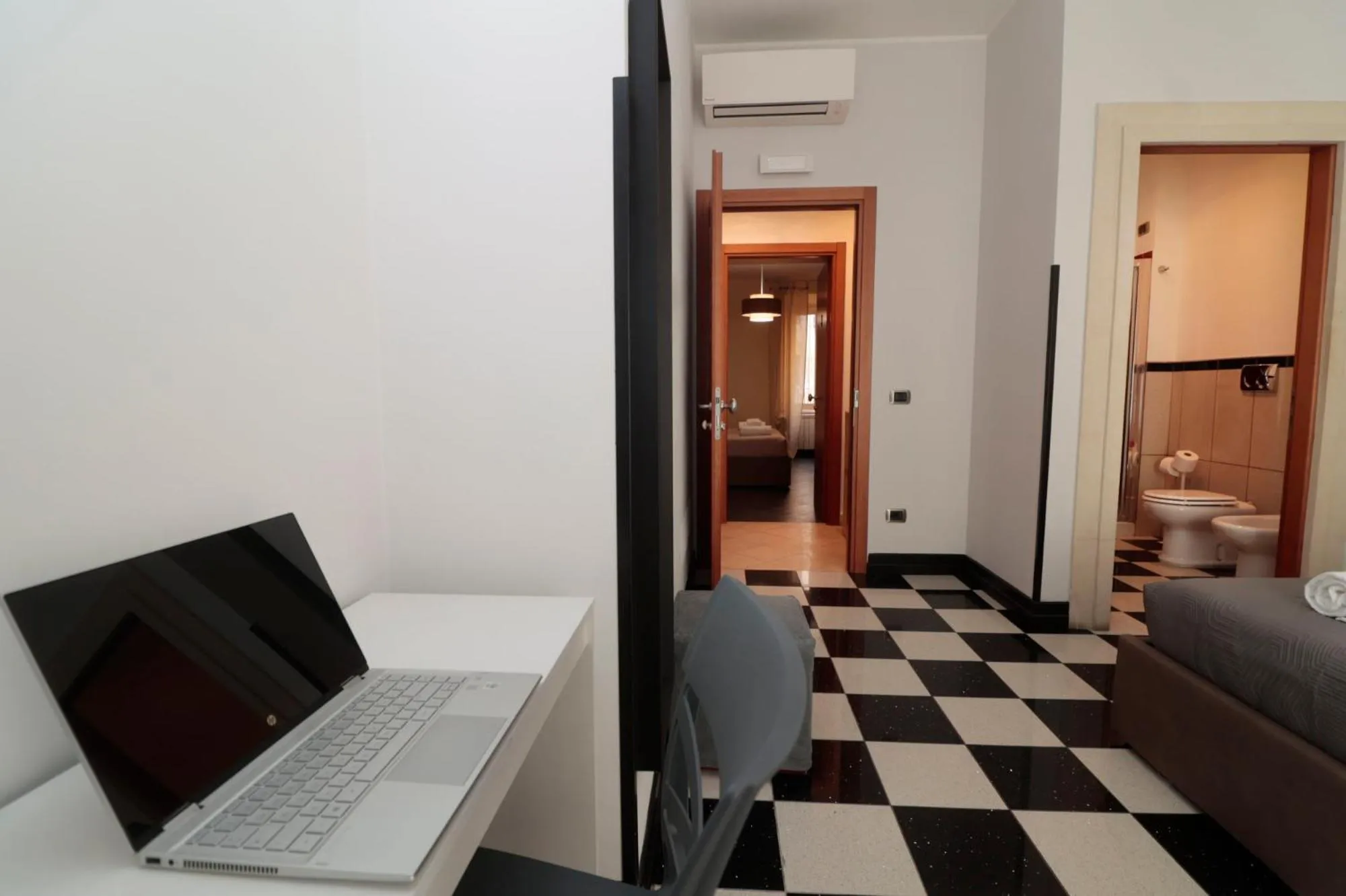 Photo of the whole room in Cardinal Vatican Inn