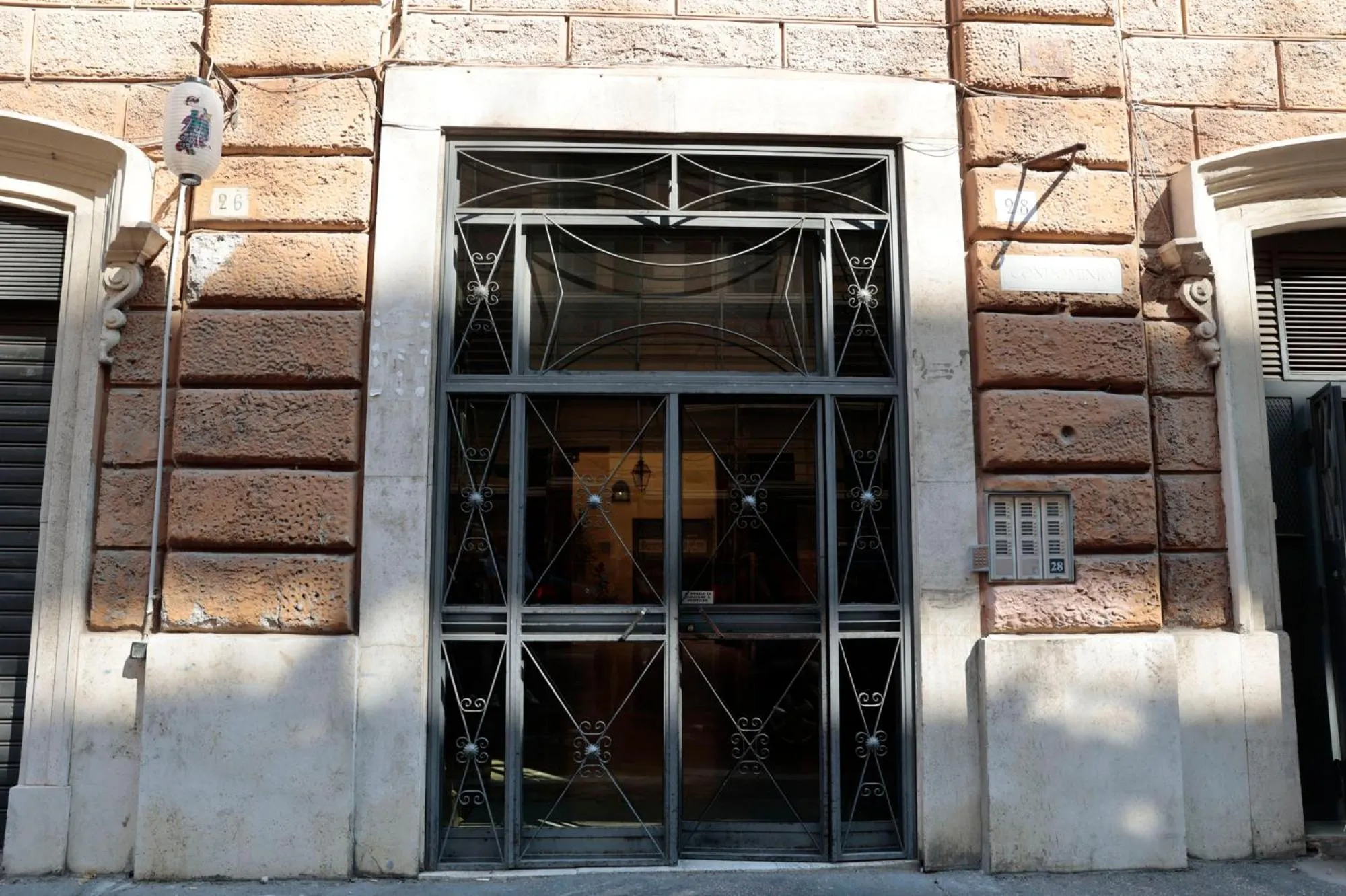 Facade/entrance in Cardinal Vatican Inn