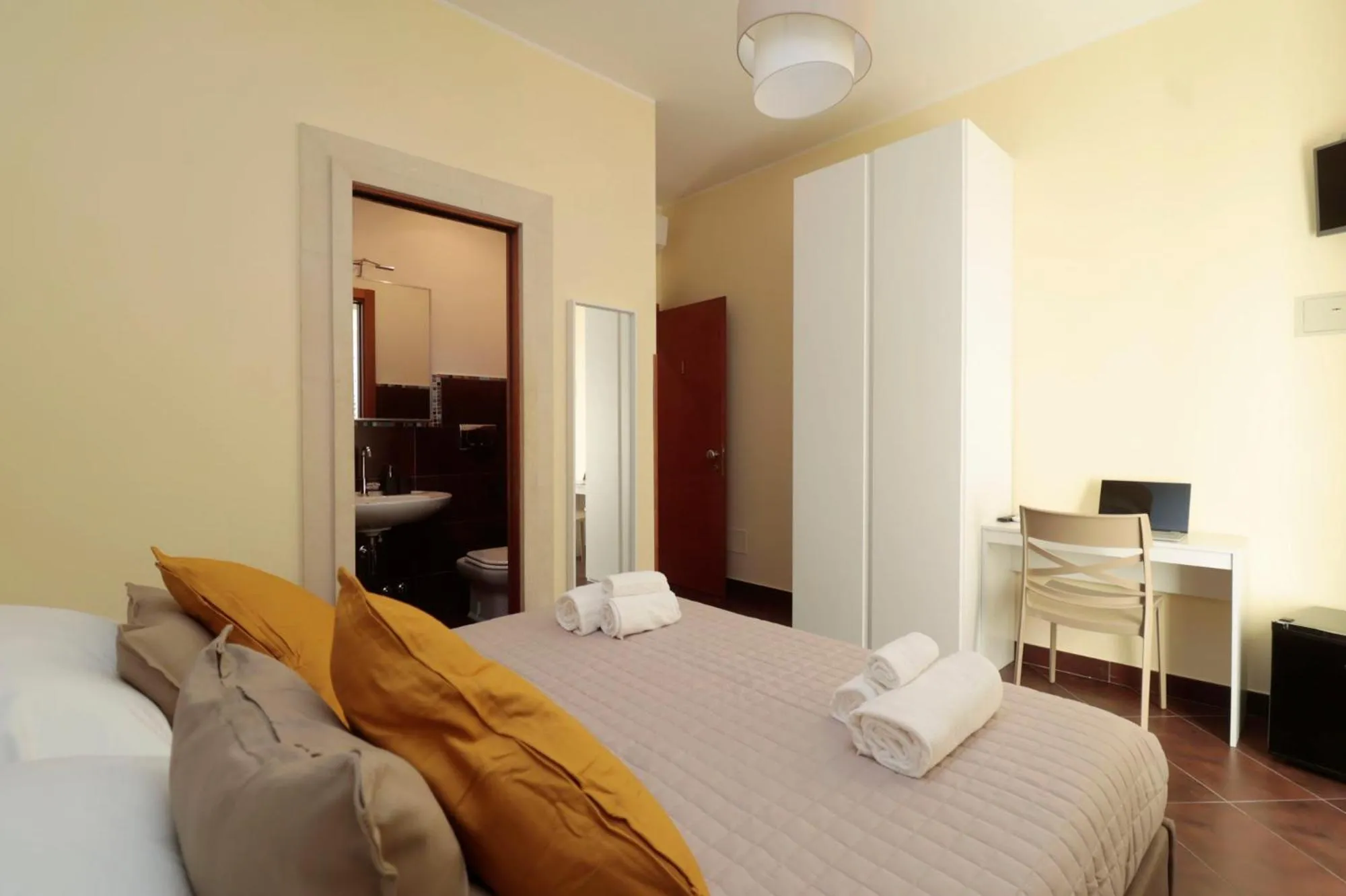 Bed in Cardinal Vatican Inn