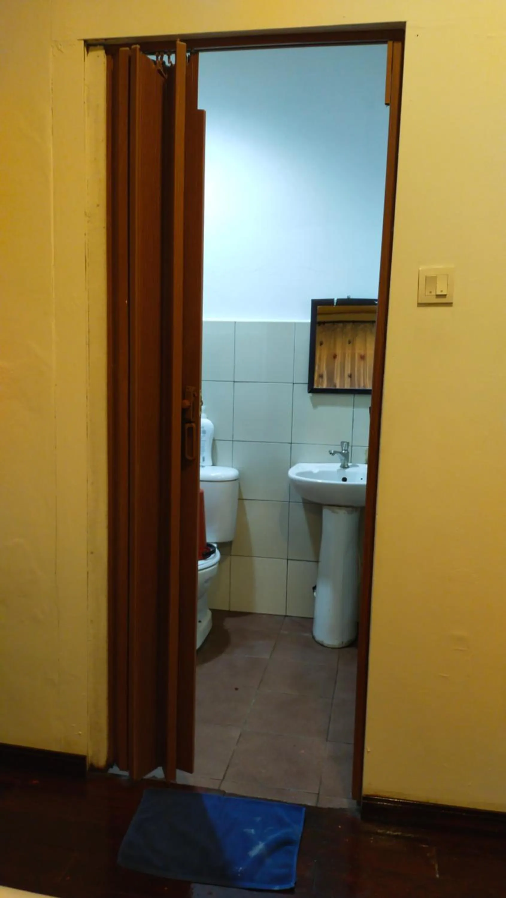 Toilet in Happy Garden