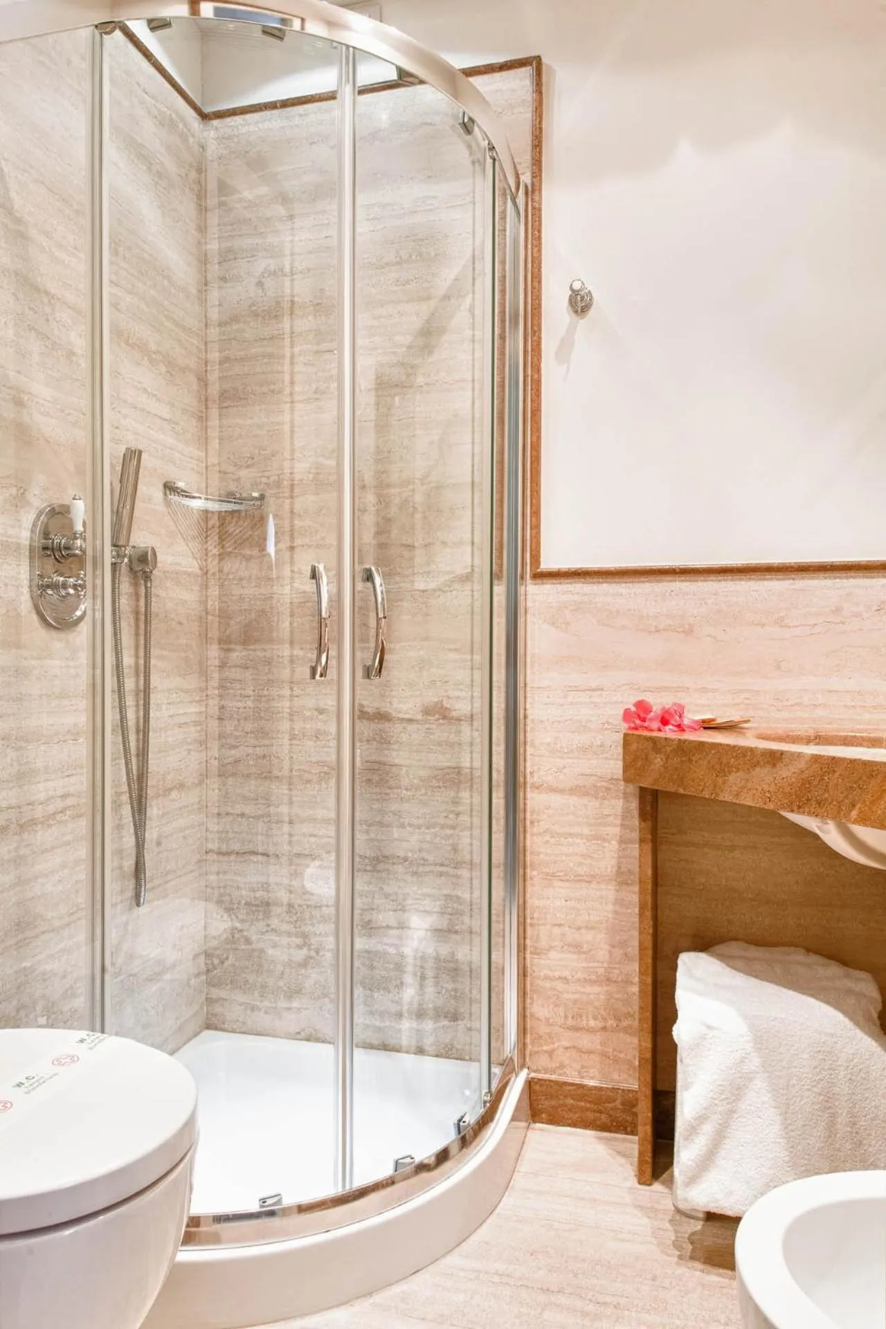 Toilet in Hotel Conchiglia