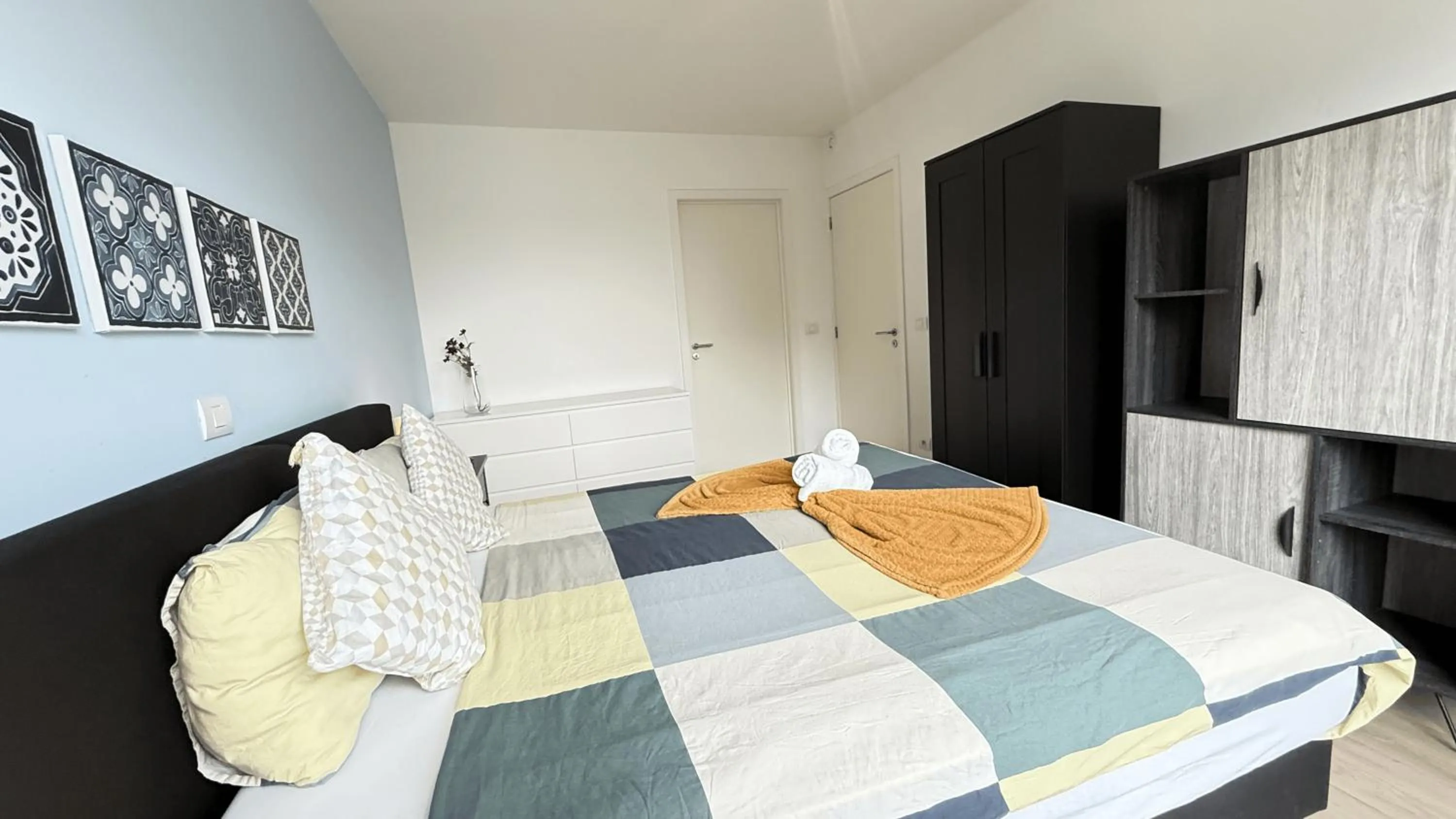 Bed in OneLuxStay near Diamond District