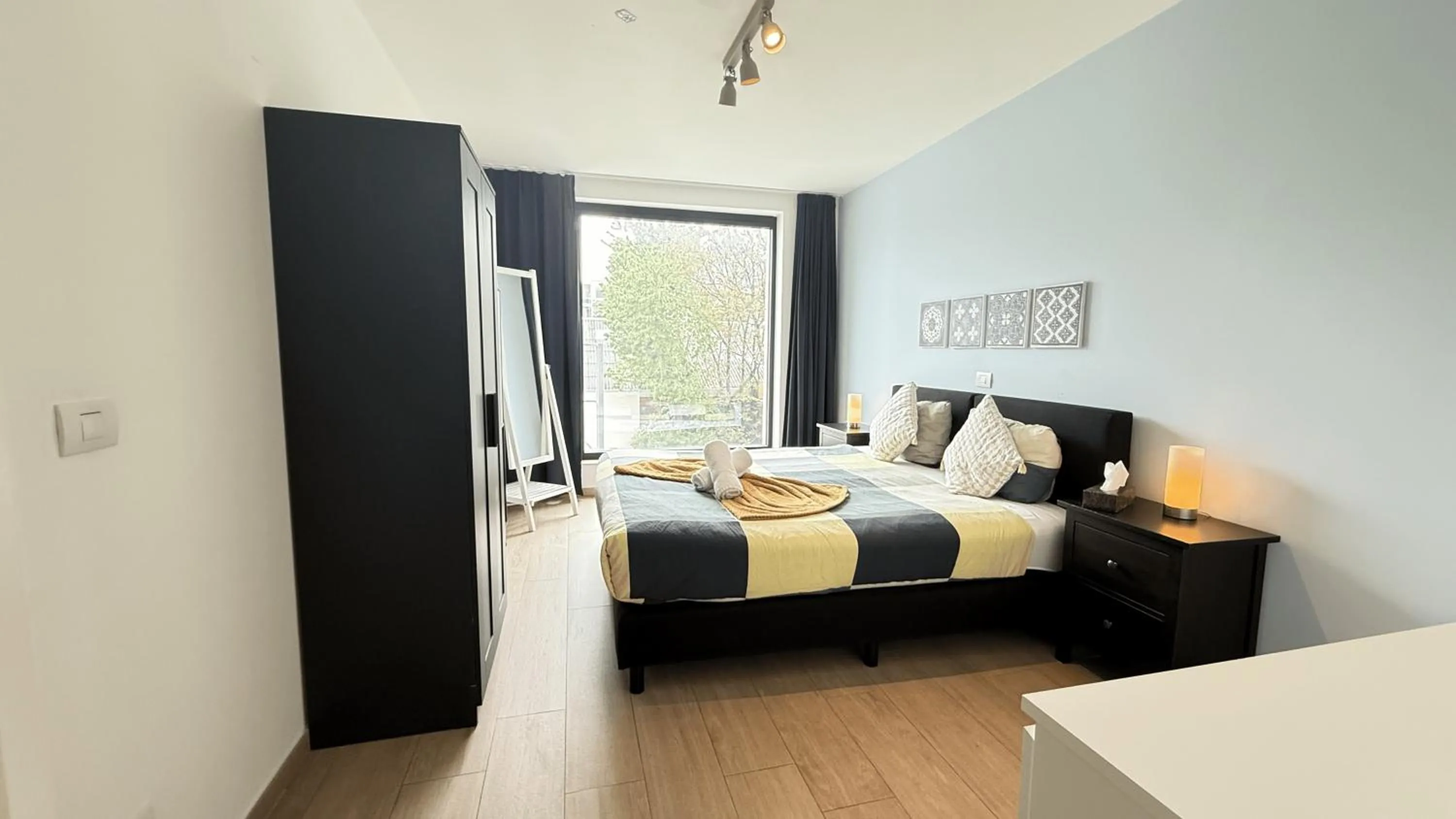 Bed in OneLuxStay near Diamond District