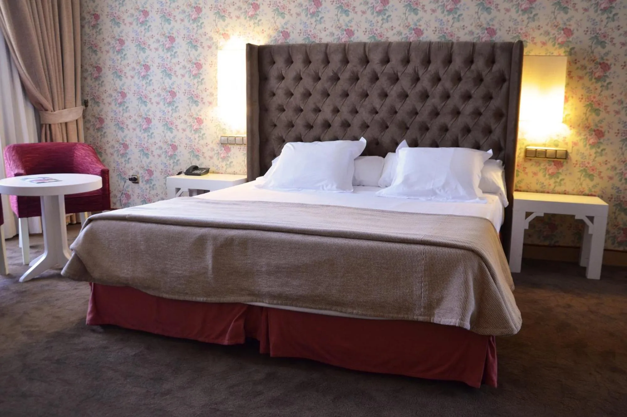 Bed in Beatriz Toledo Auditorium & Spa