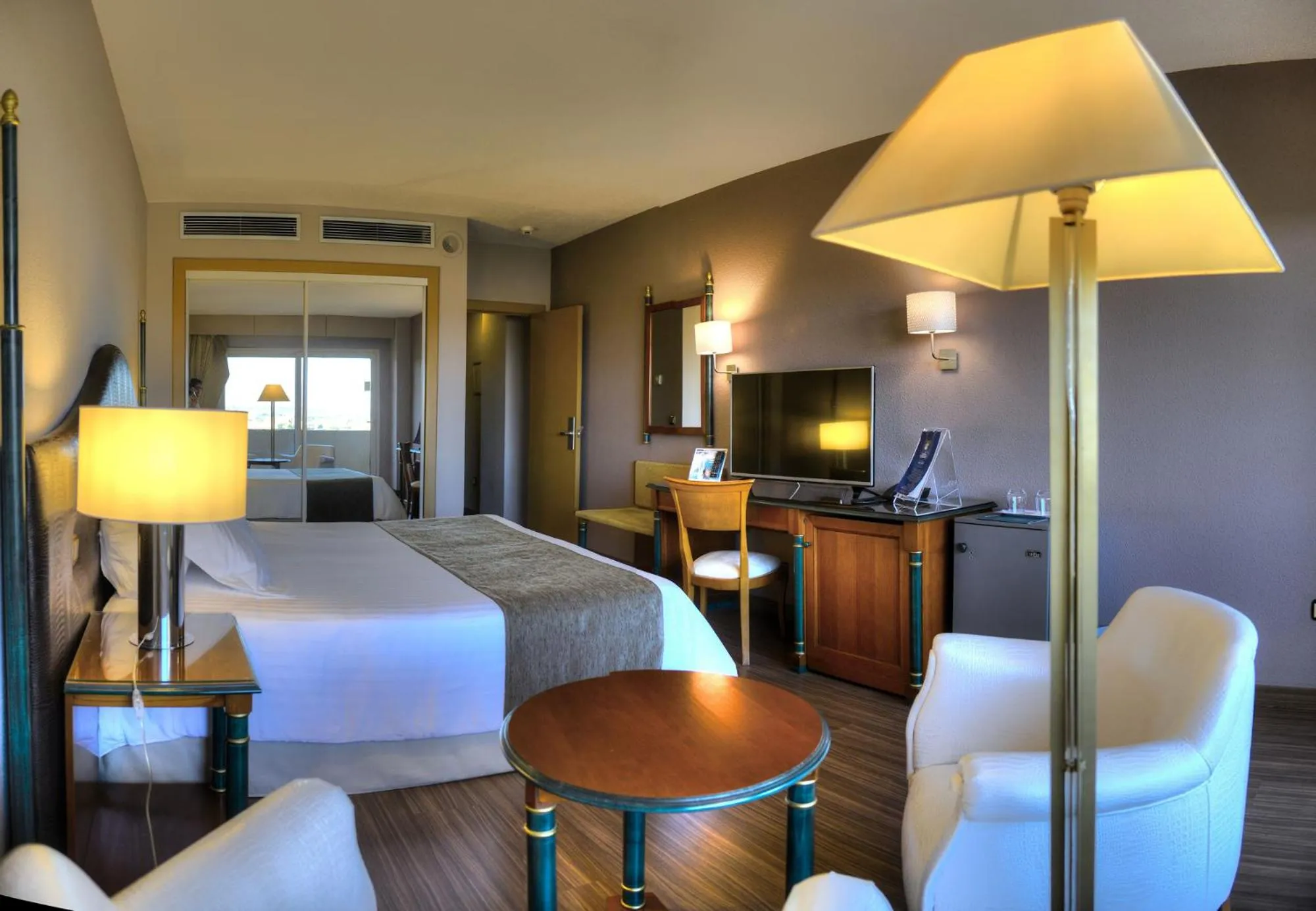 Bedroom, Bed in Beatriz Toledo Auditorium & Spa