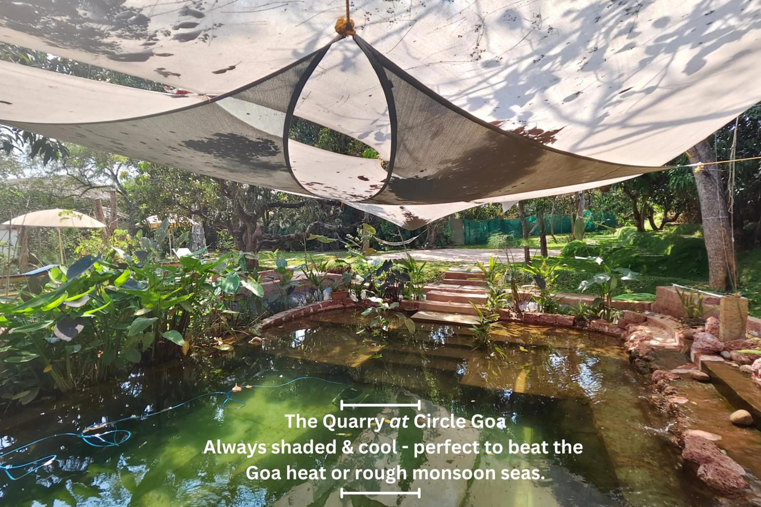 Swimming pool in Circle