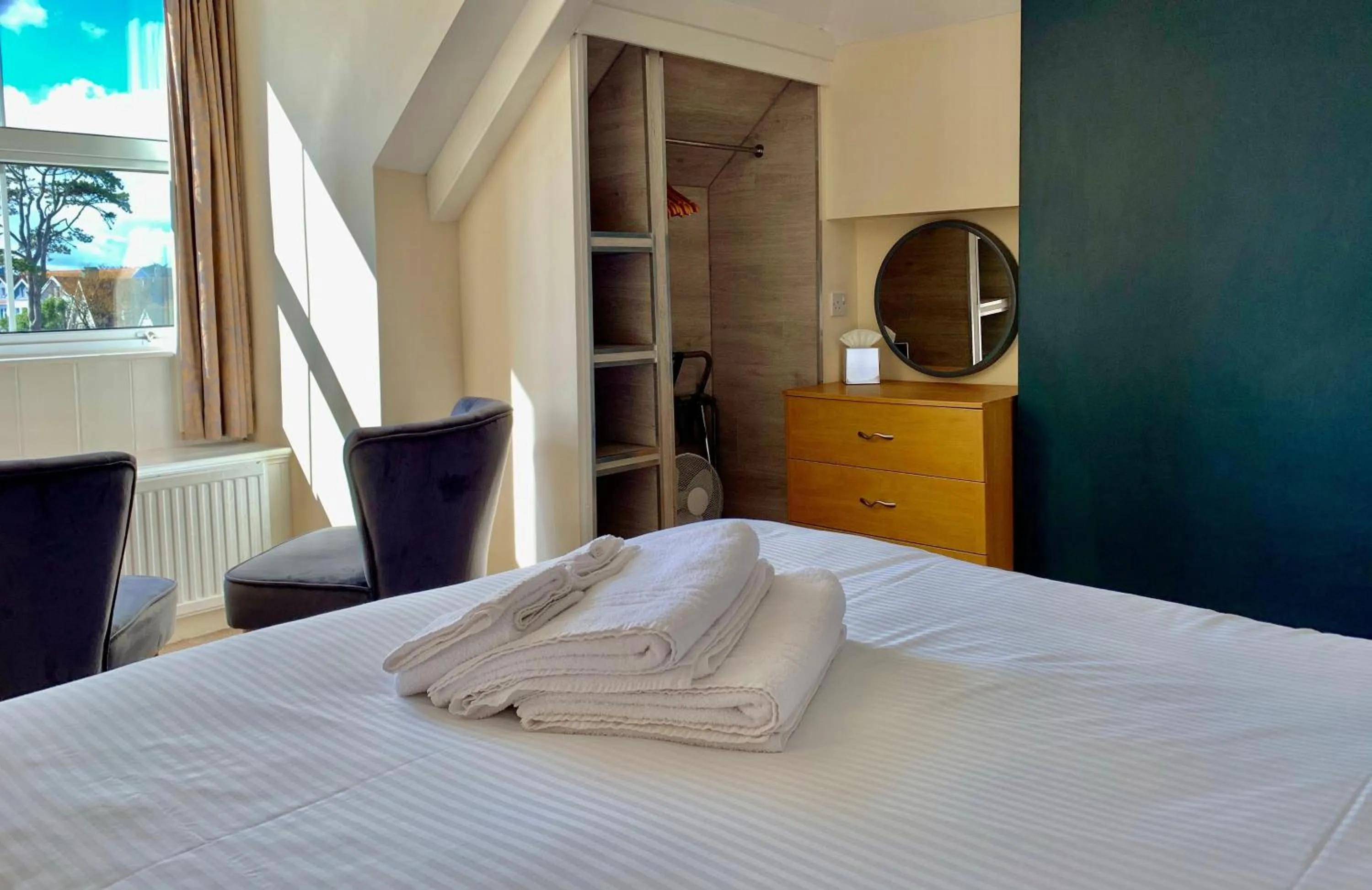 Bed in Membly Hall Hotel