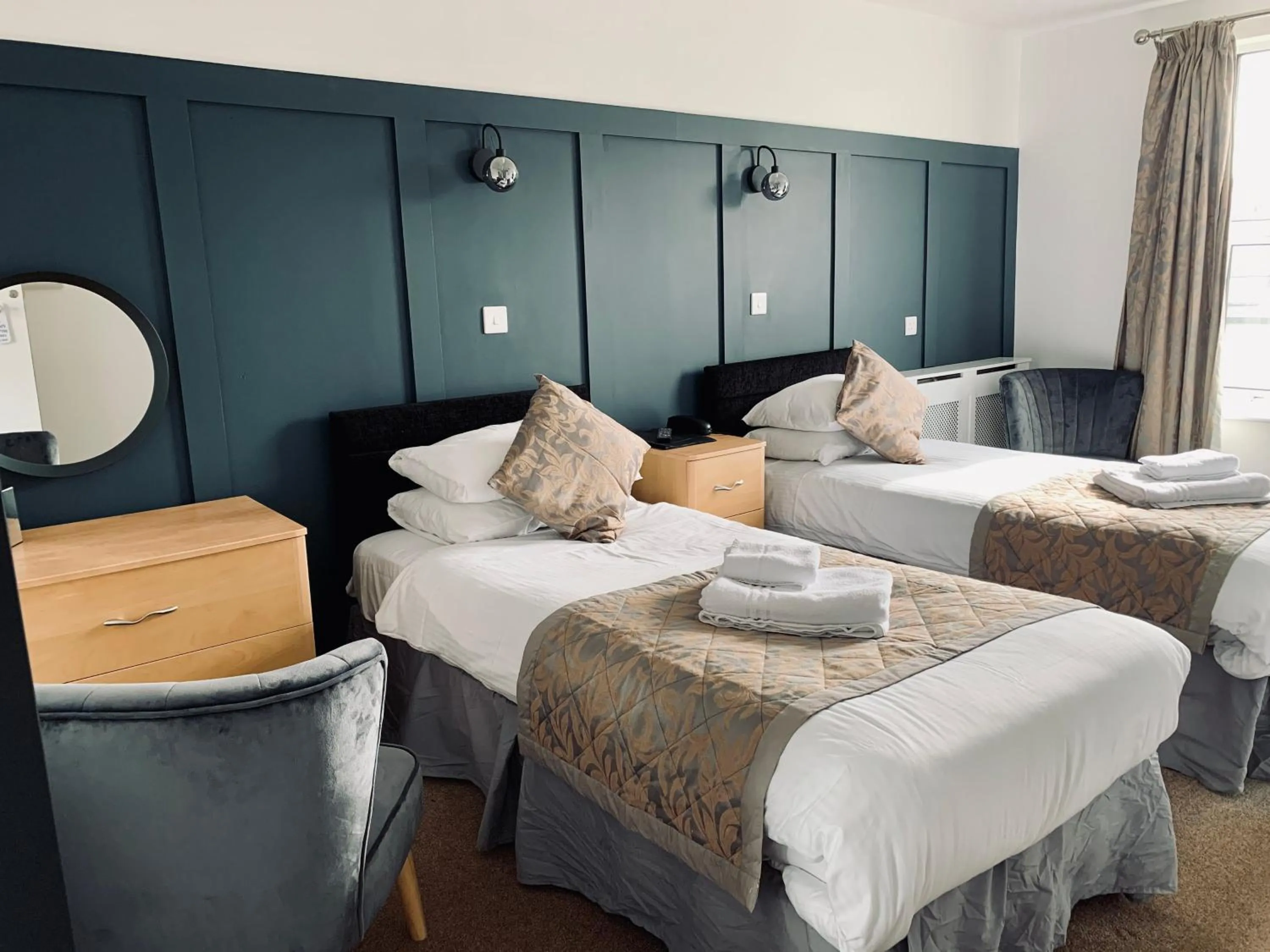 Bed in Membly Hall Hotel