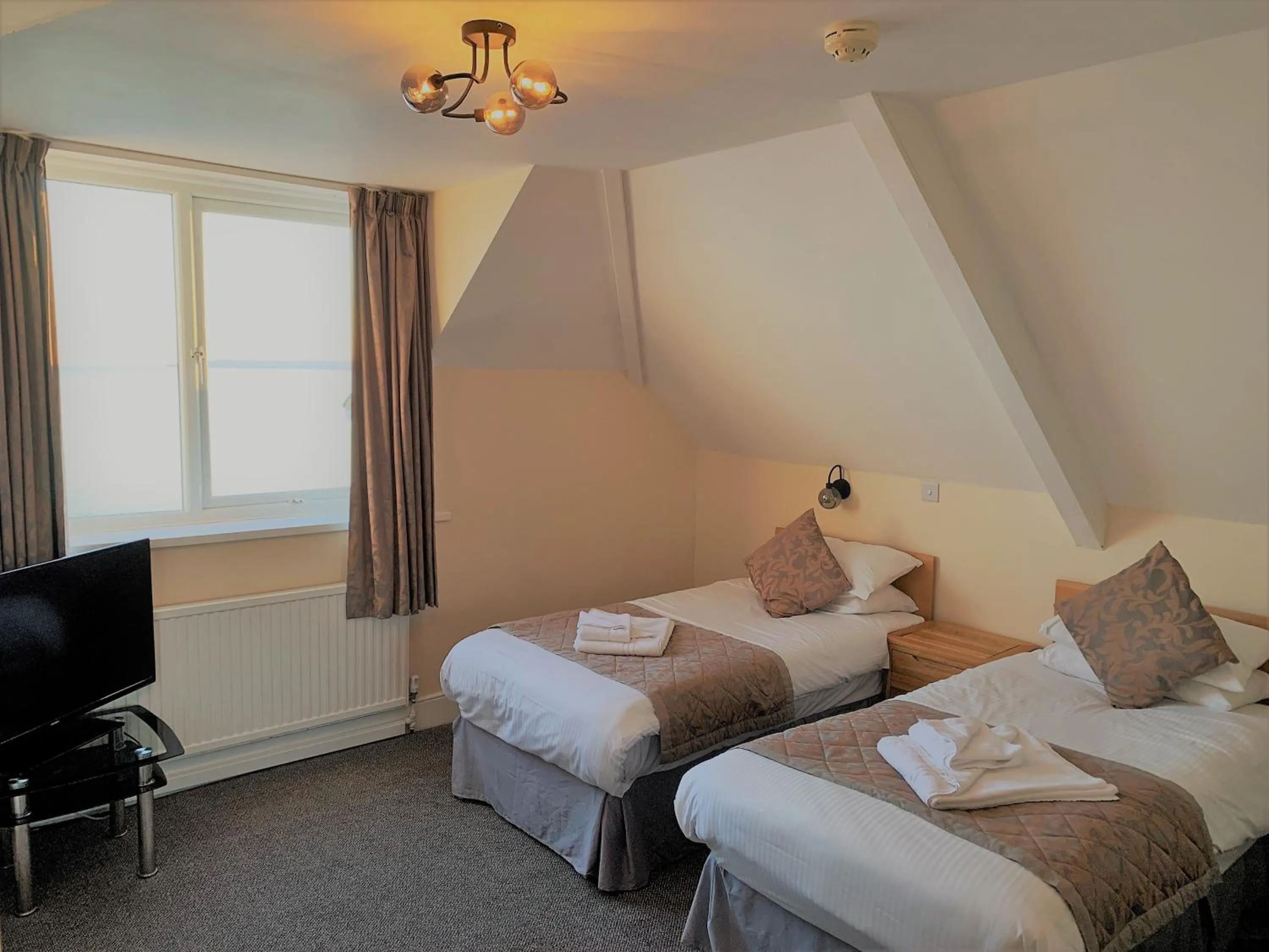 Bed in Membly Hall Hotel