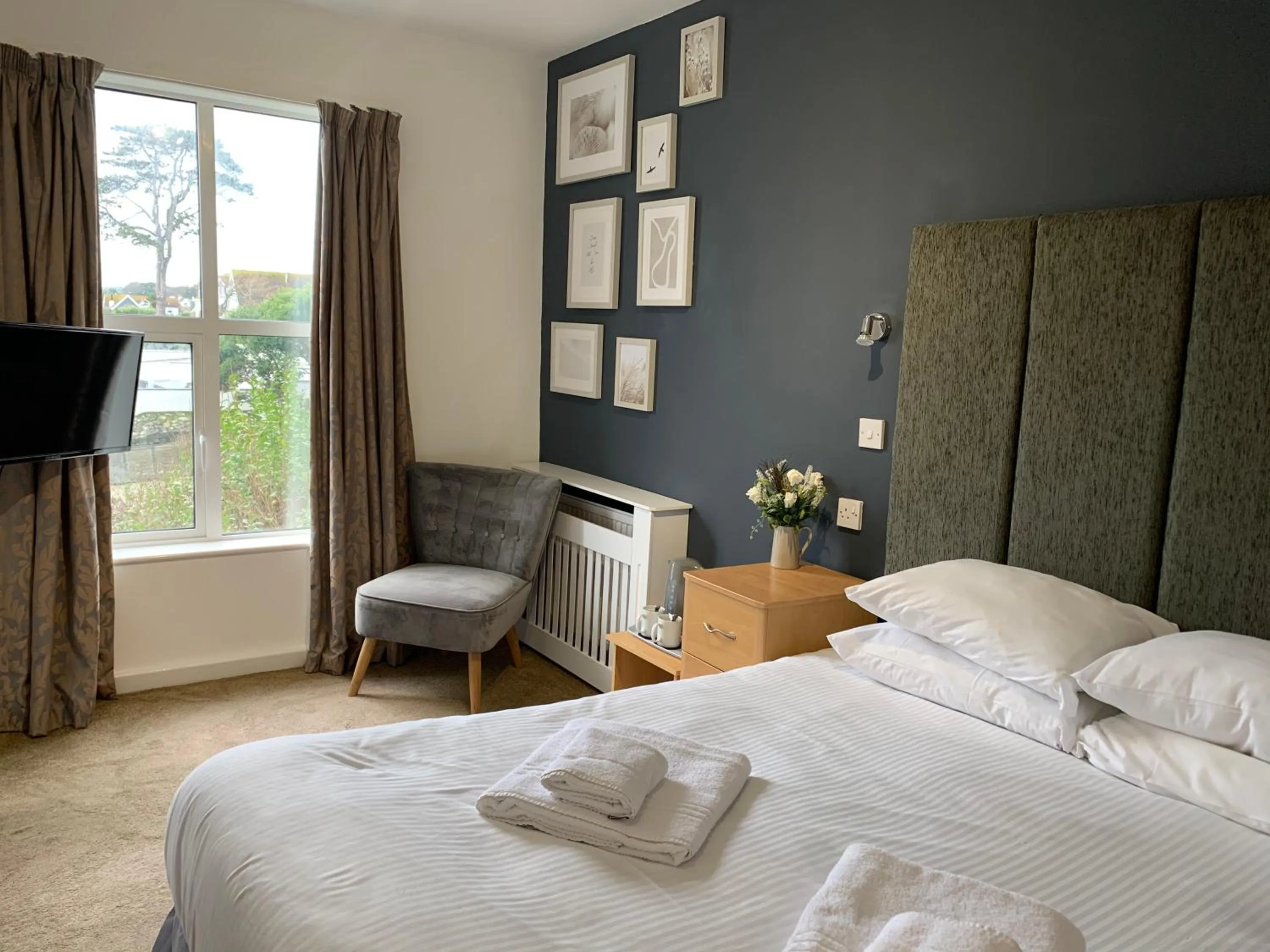 Bed in Membly Hall Hotel