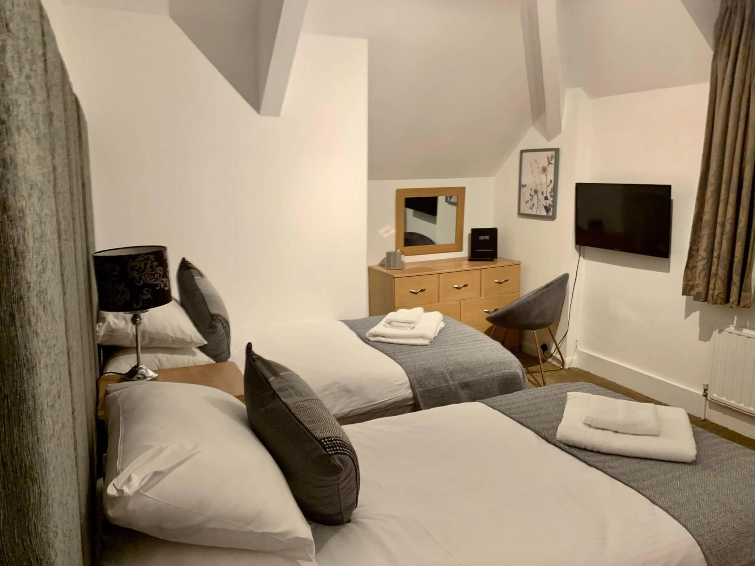 Bed in Membly Hall Hotel