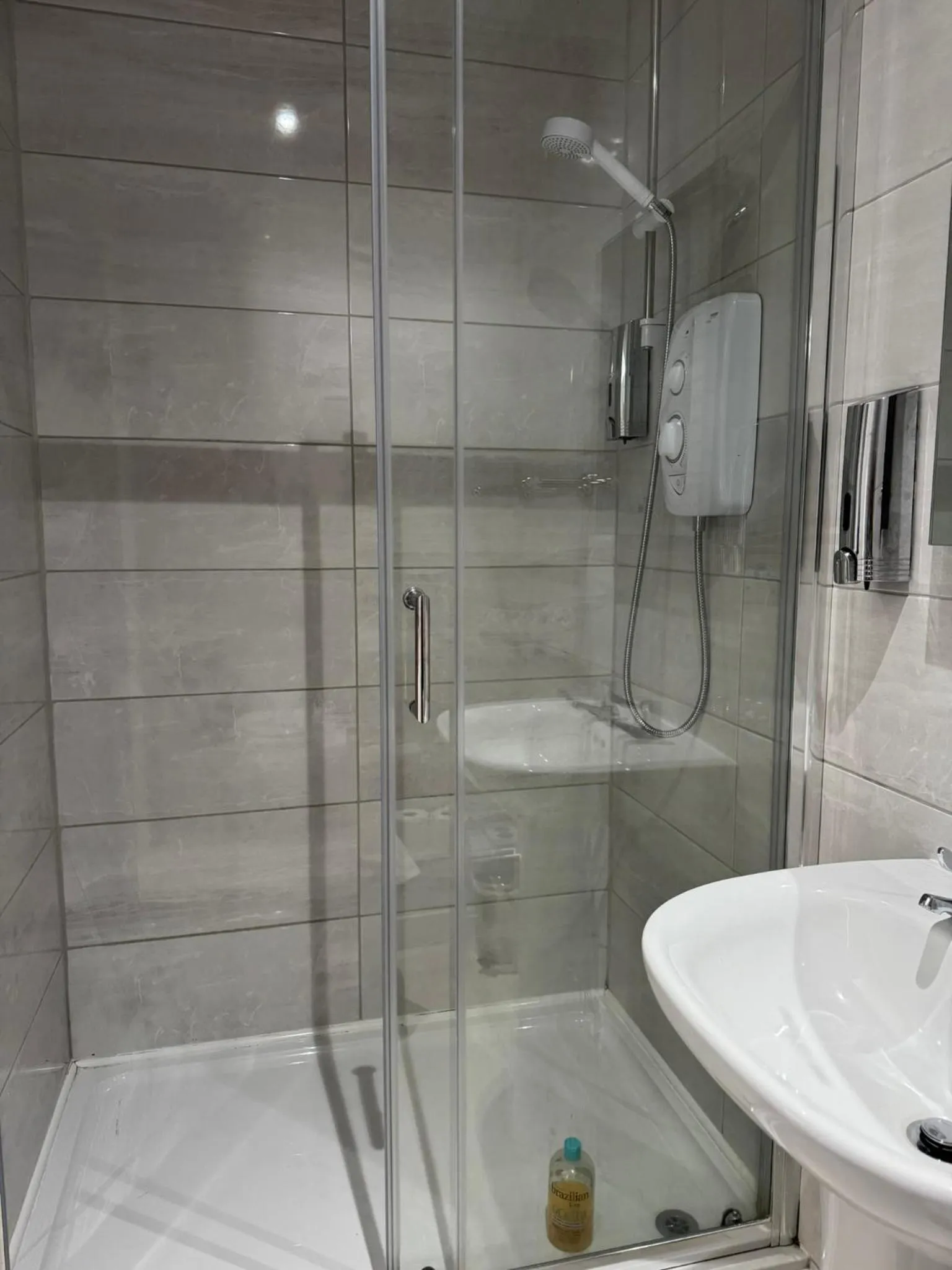 Shower in The Calder House Hotel