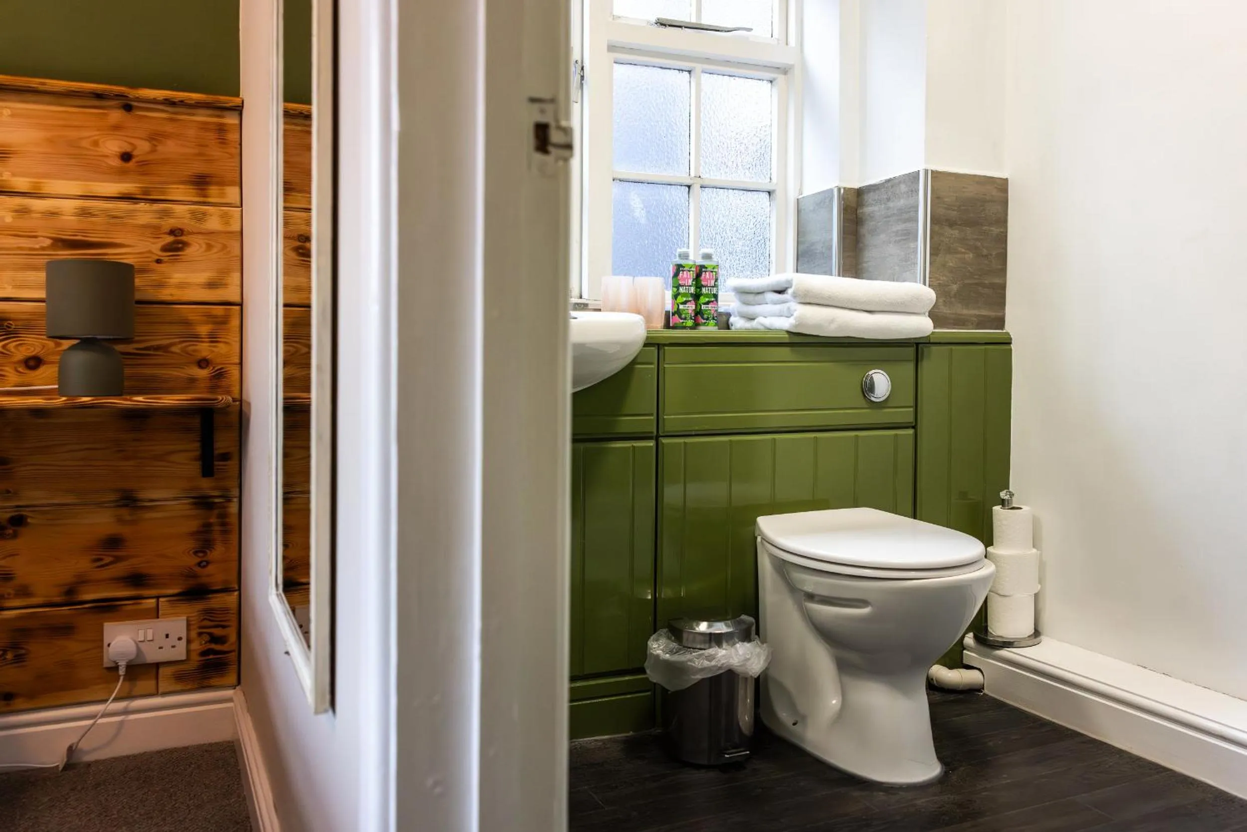 Toilet in The First Hurdle Guest House