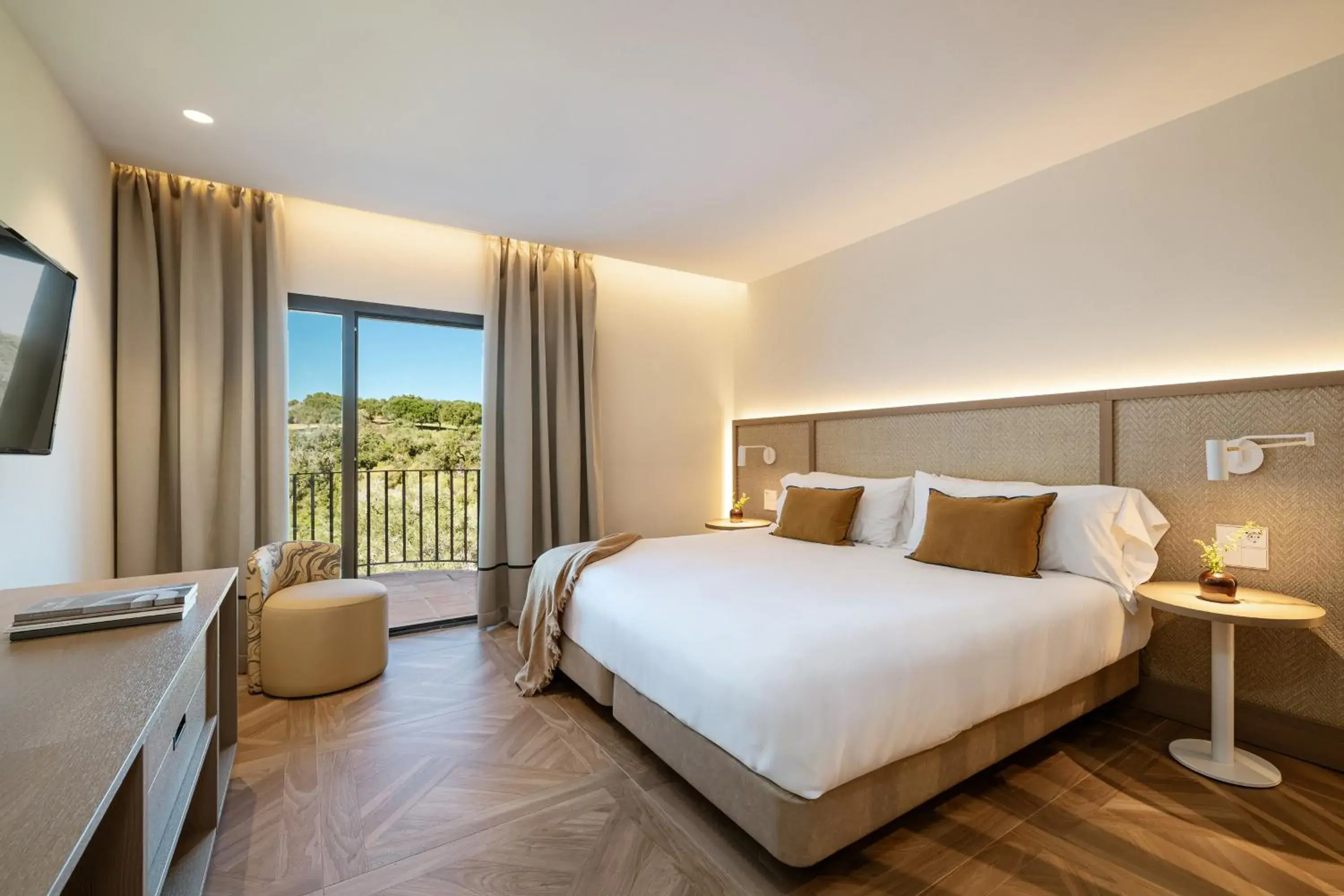 Standard Double or Twin Room with View in Hotel Encinar de Sotogrande Standard Double or Twin Room with View in Hotel Encinar de Sotogrande