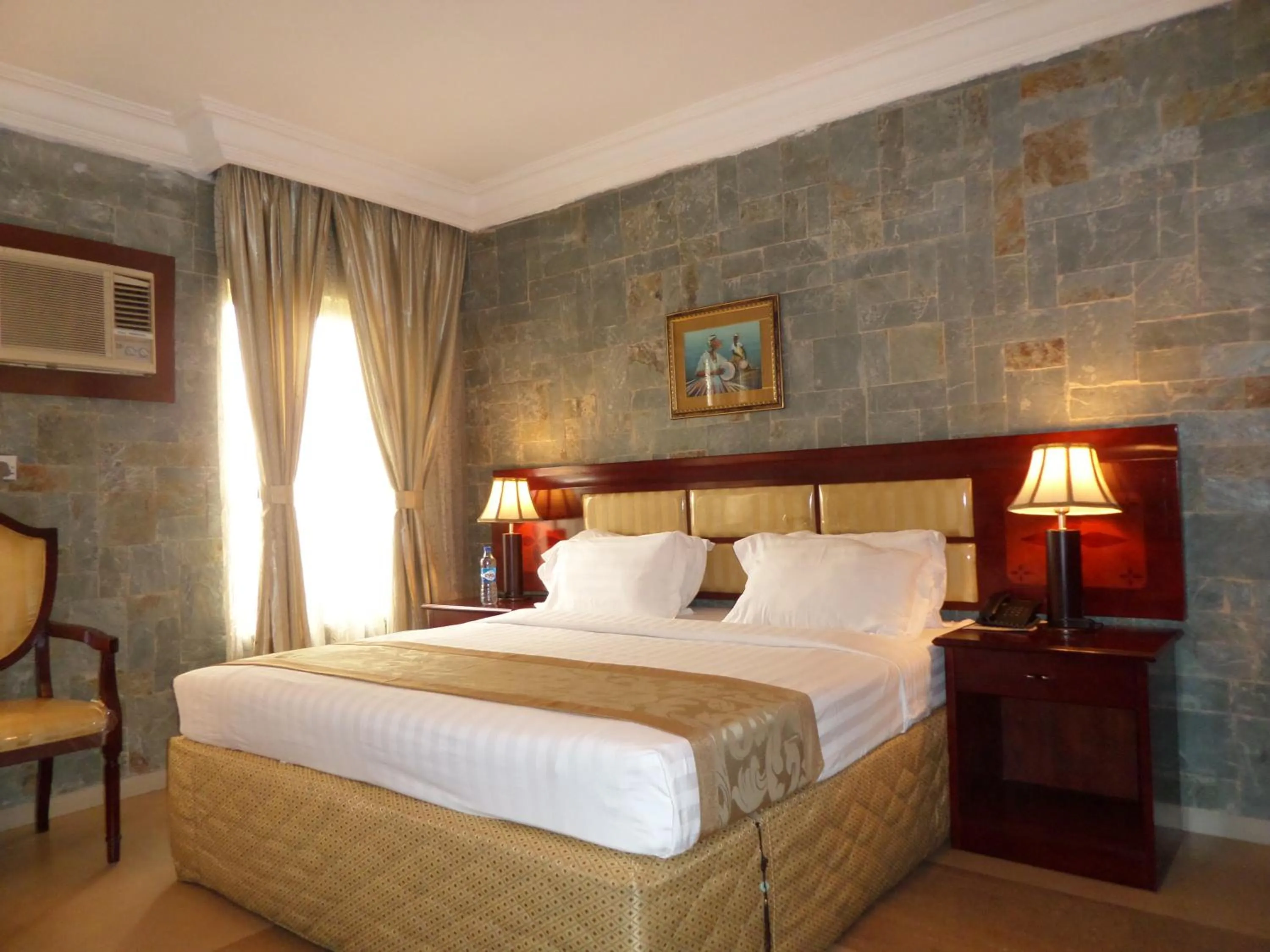 Bed in De Rembrandt Hotels and Suites