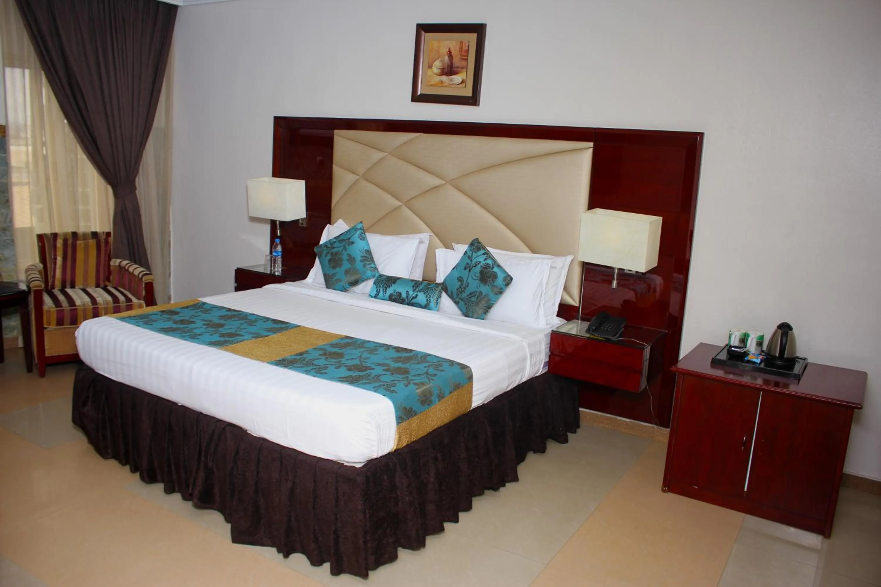 Bed in De Rembrandt Hotels and Suites