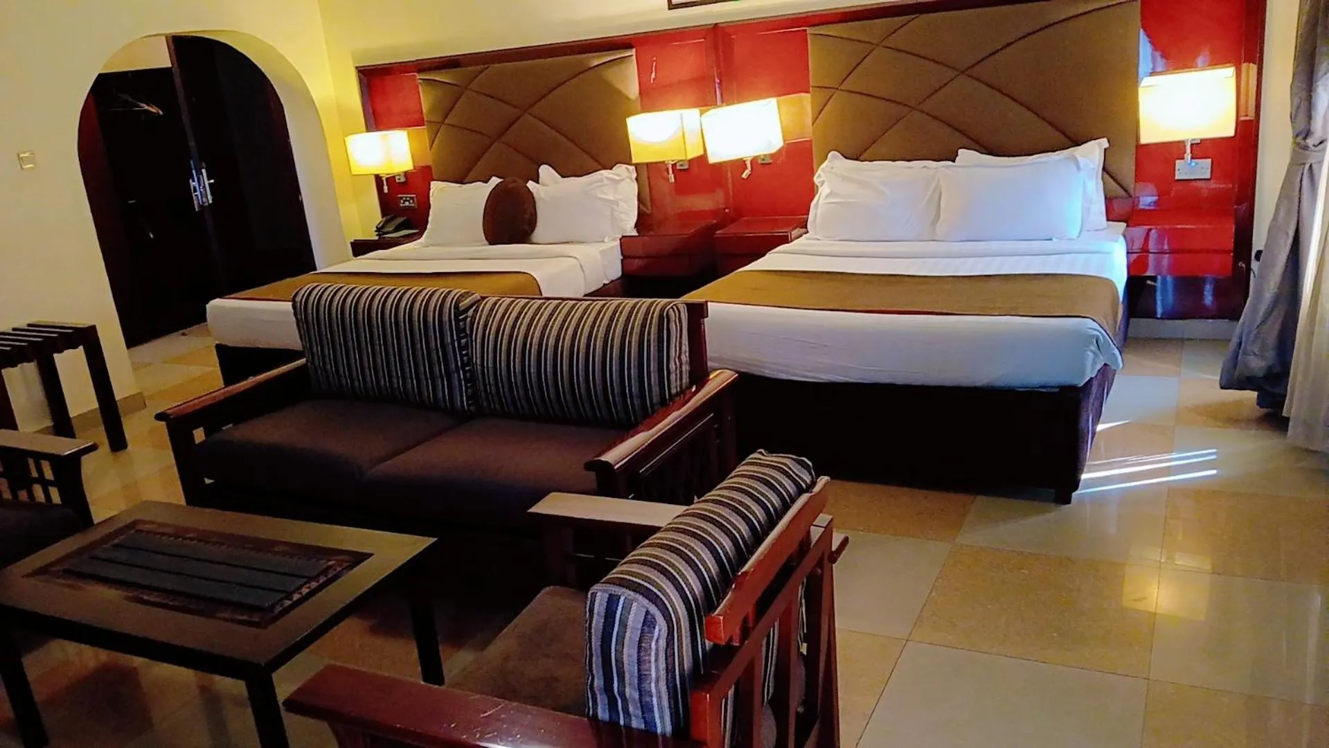 Bed in De Rembrandt Hotels and Suites