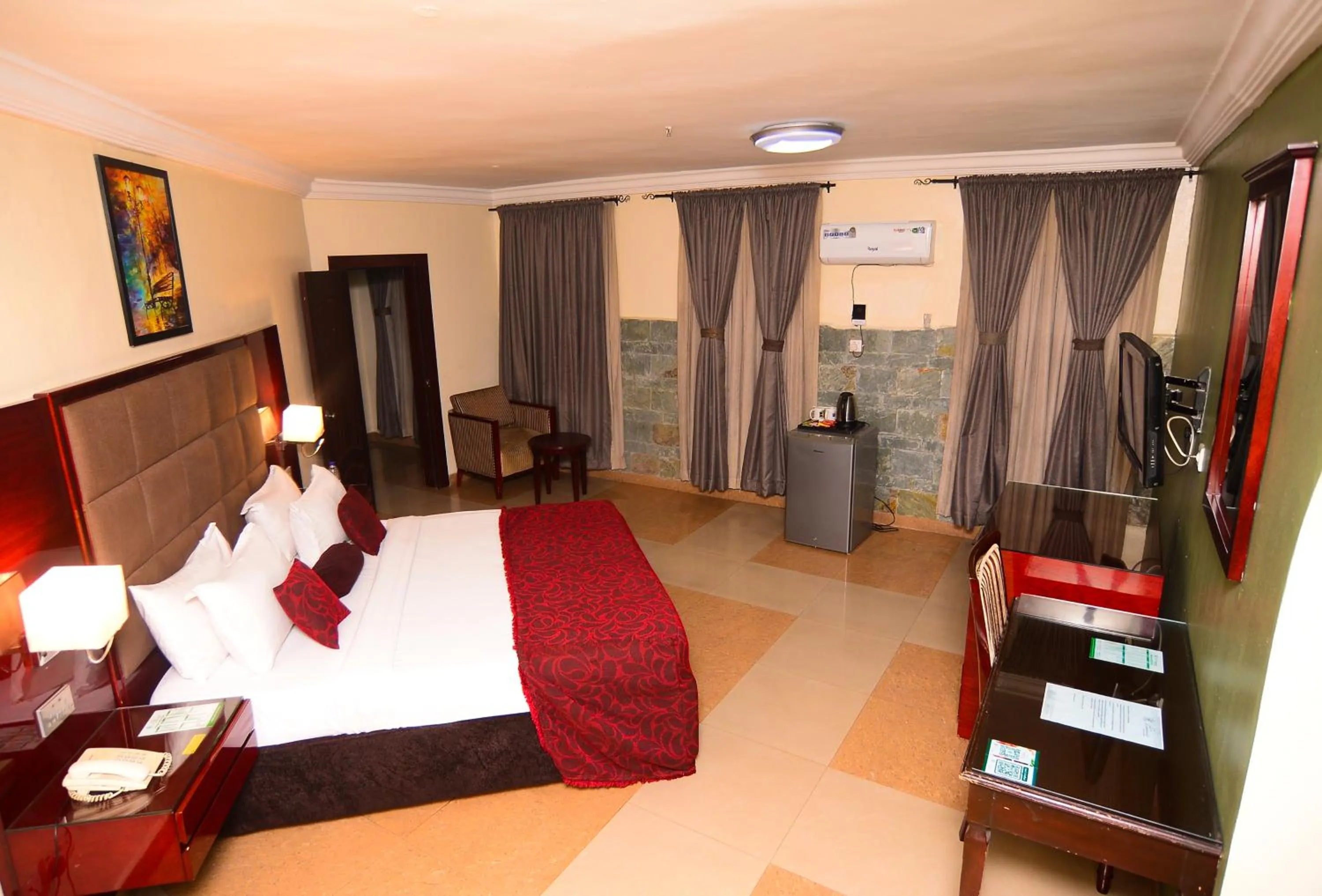 Bed in De Rembrandt Hotels and Suites