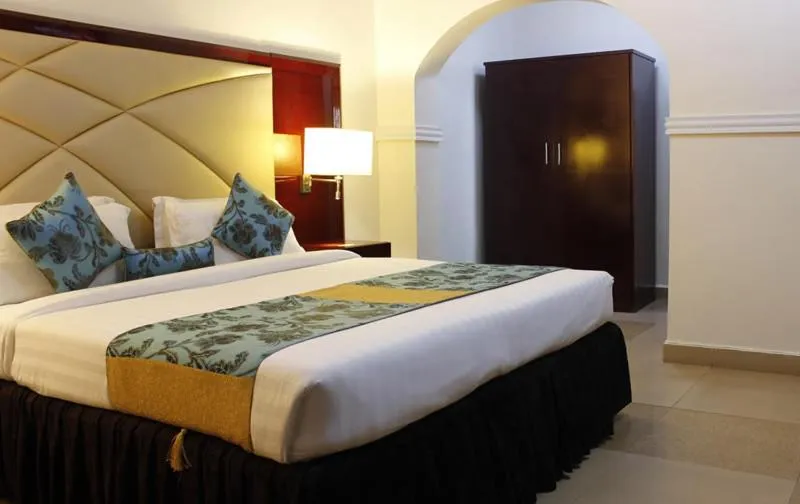 Bed in De Rembrandt Hotels and Suites