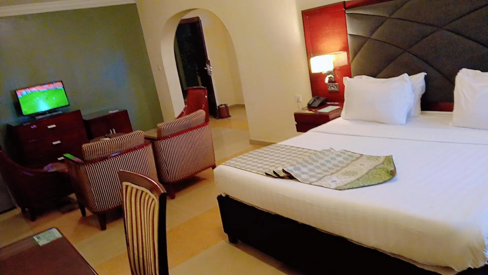 Bed in De Rembrandt Hotels and Suites