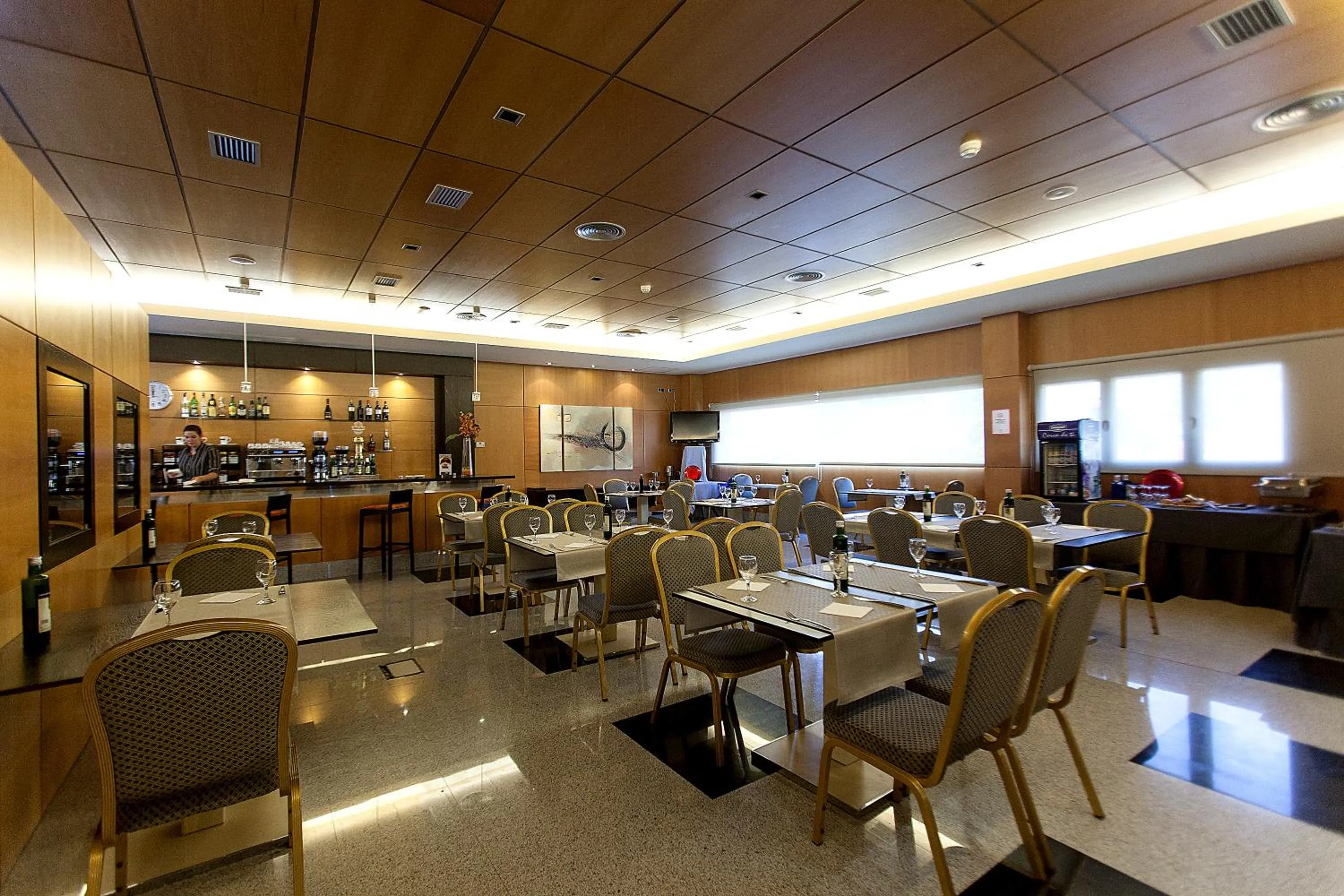 Restaurant/places to eat in Sercotel Gran Fama