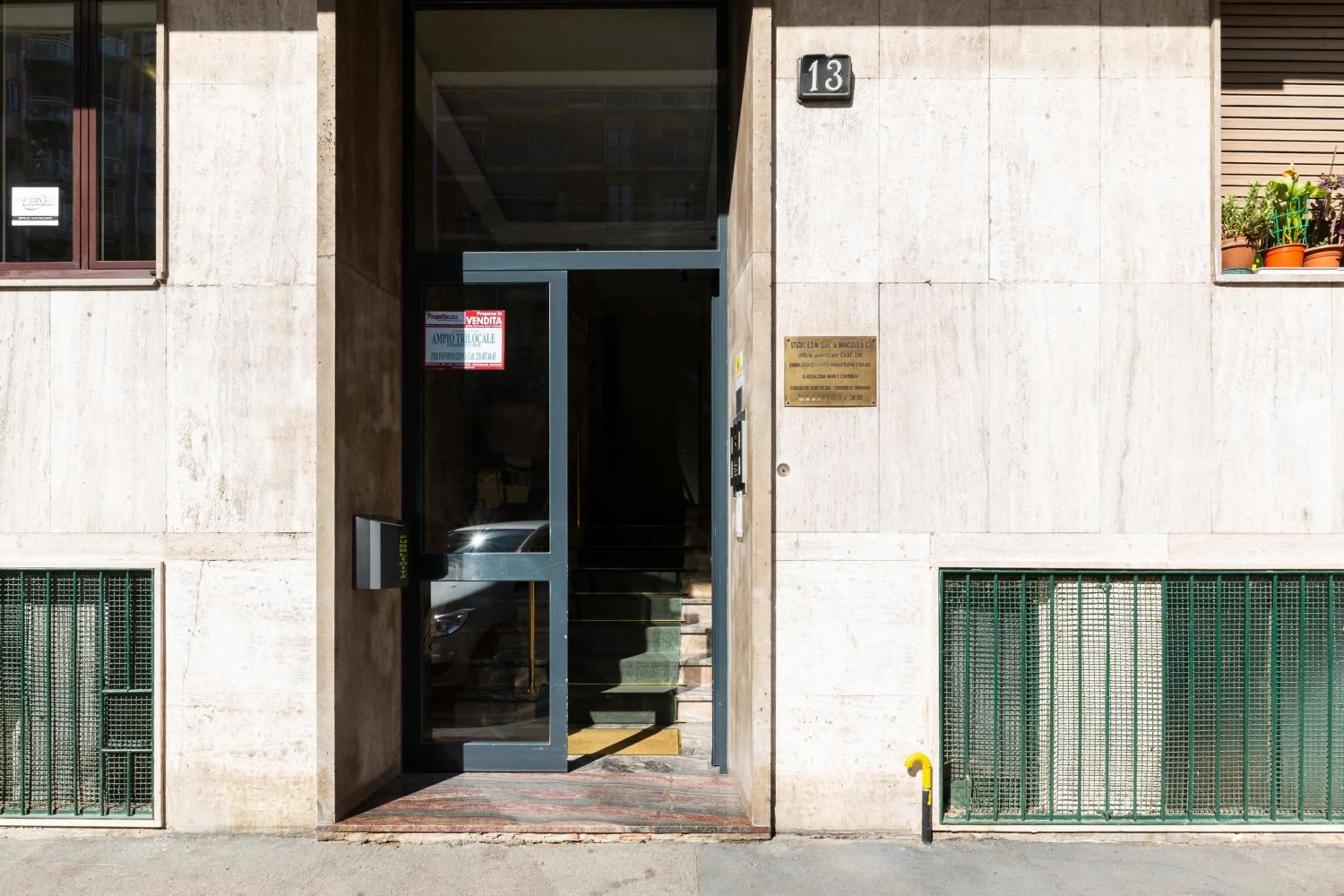 Facade/entrance in Biancospini 13 - Flower District