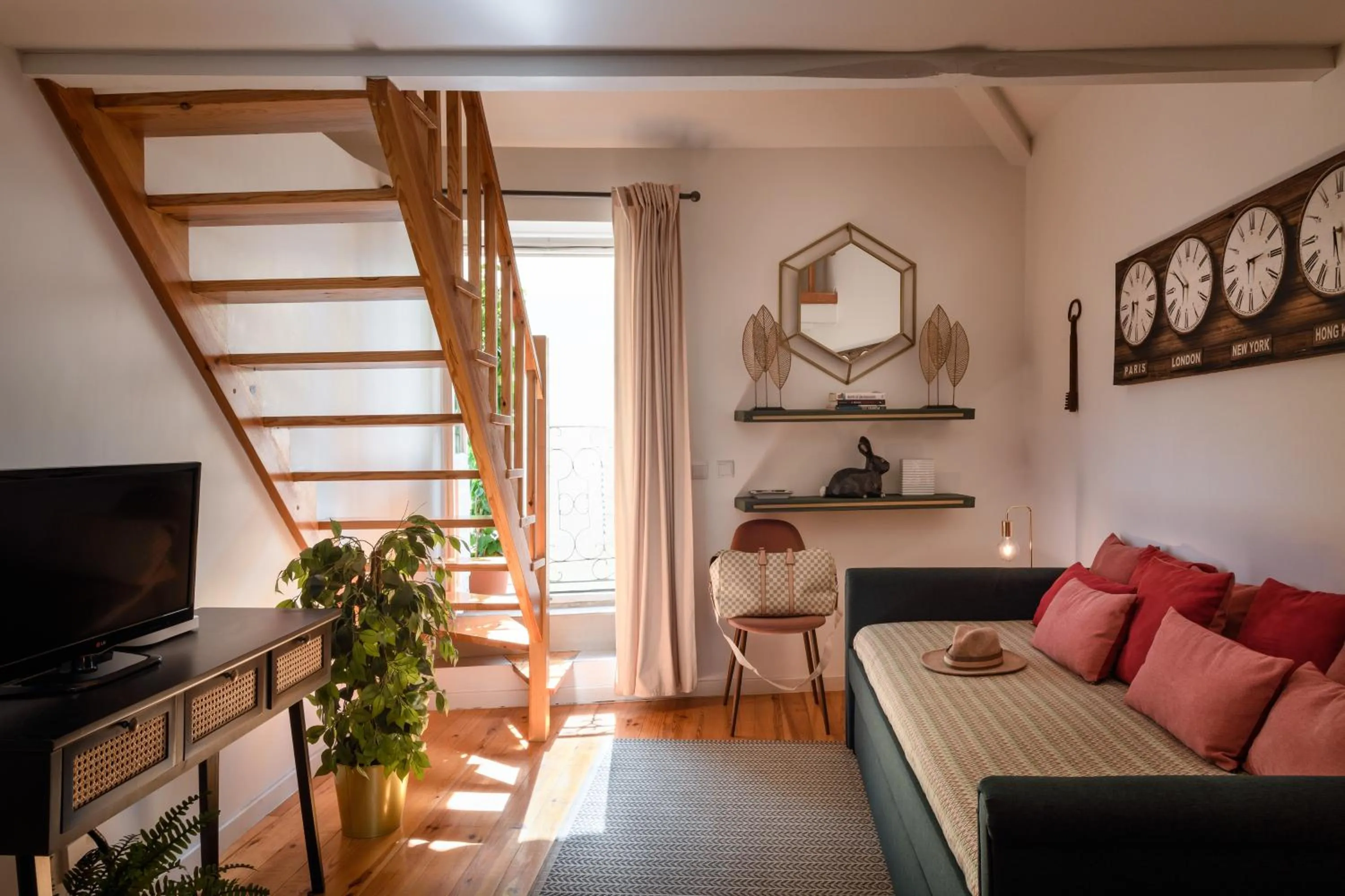 Living room in Alfama Yellow House