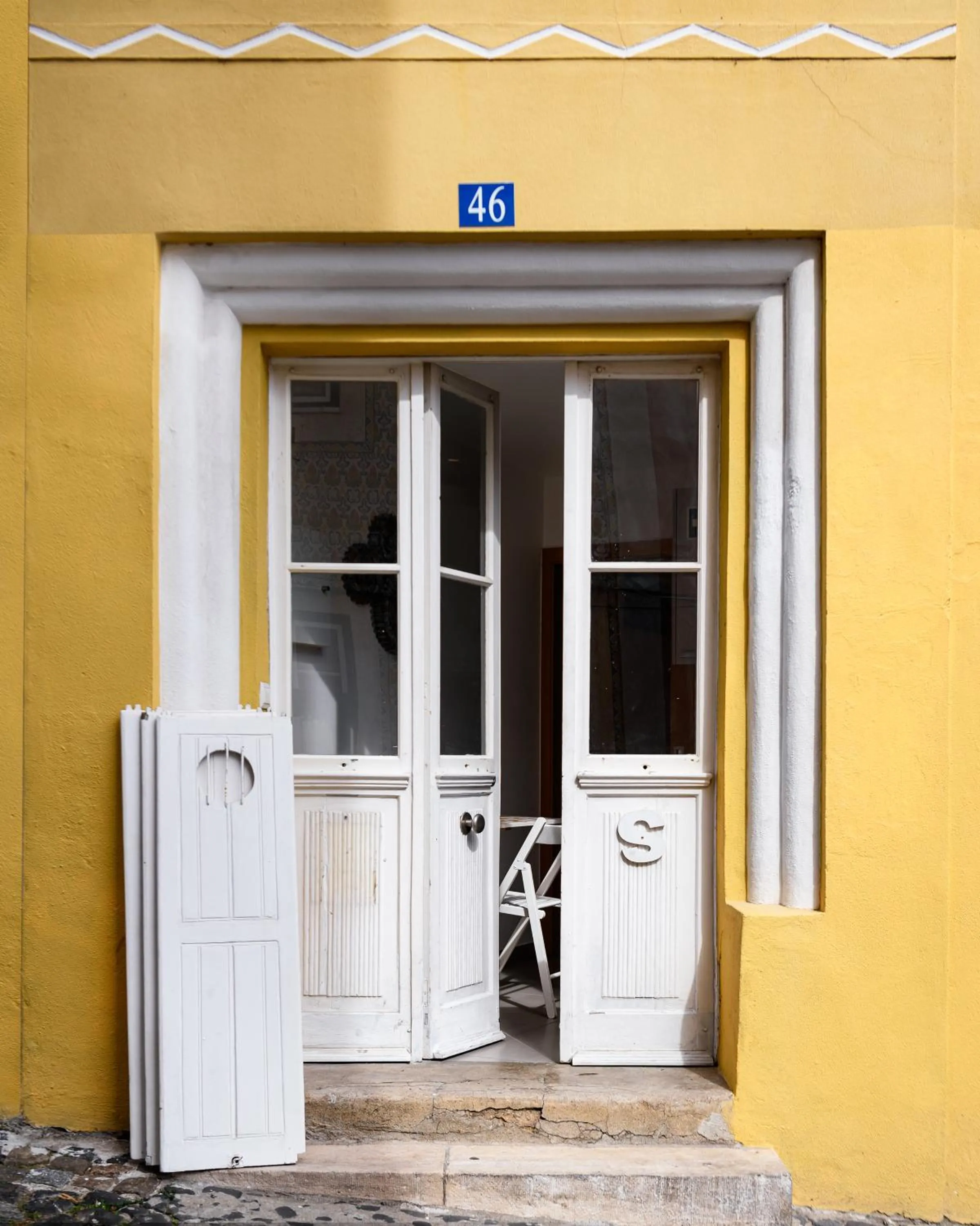 Property building in Alfama Yellow House