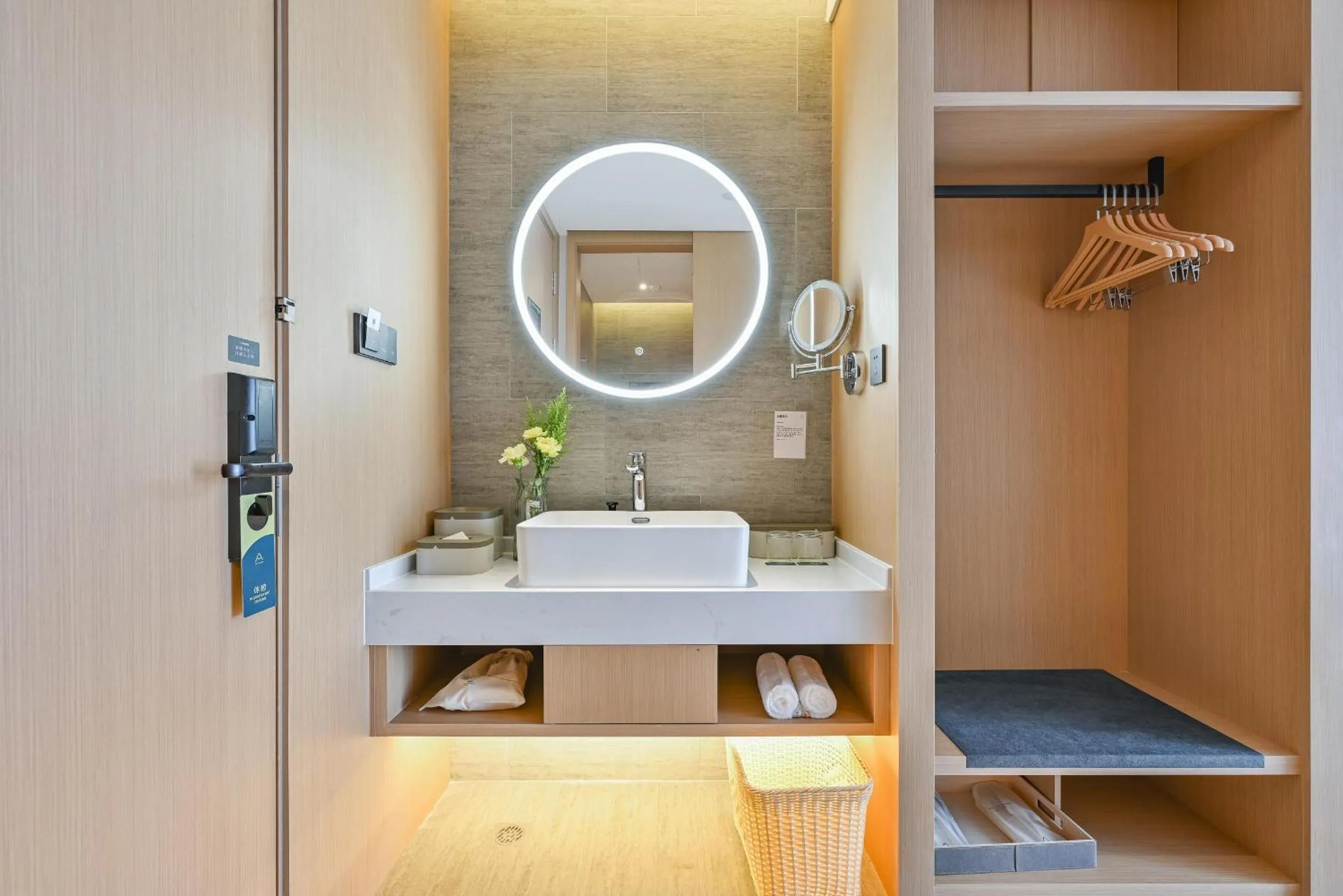 towels in Atour Hotel Shanghai Songjiang Sports Center Free laundry service