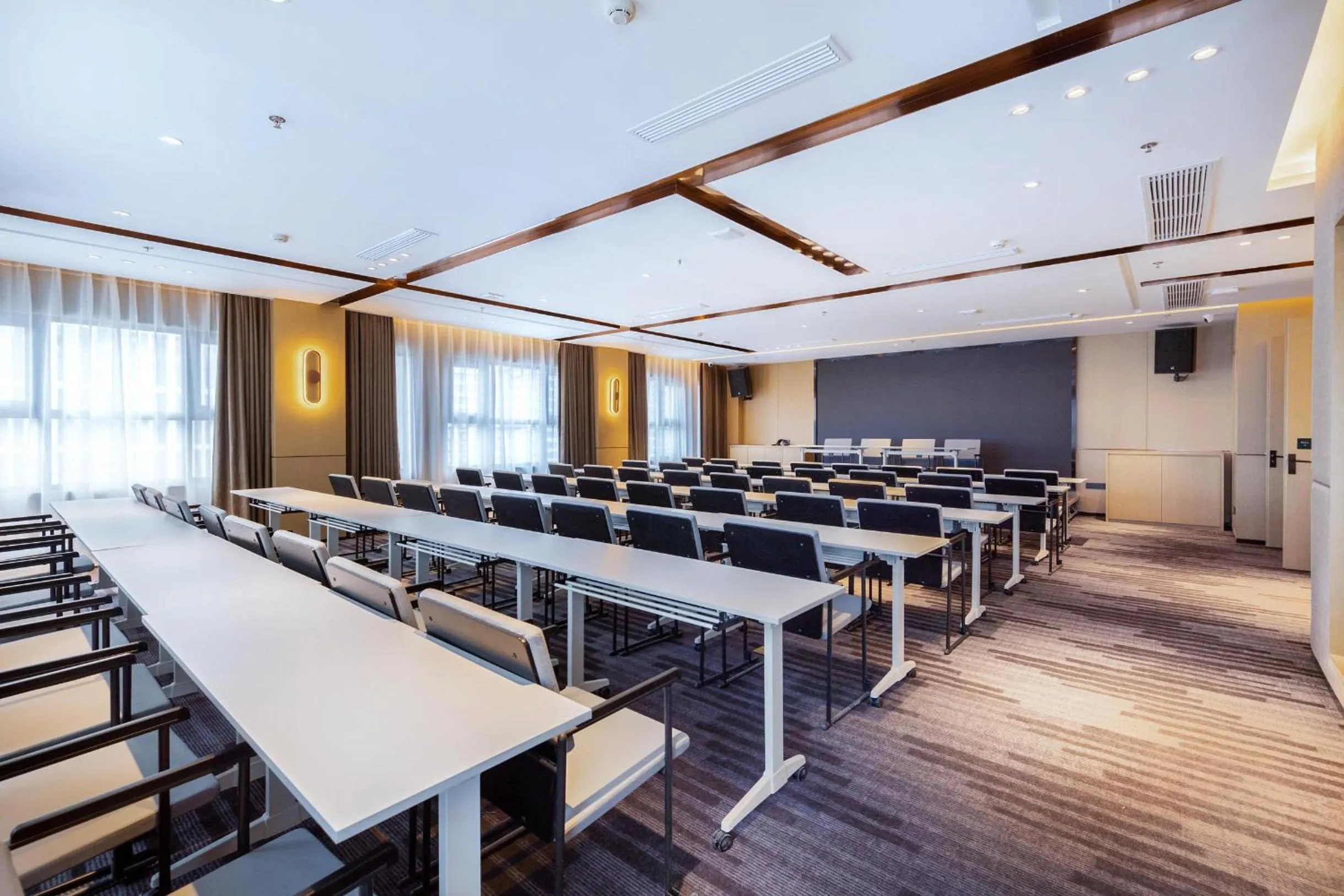 Atour Hotel Yibin West Railway Station