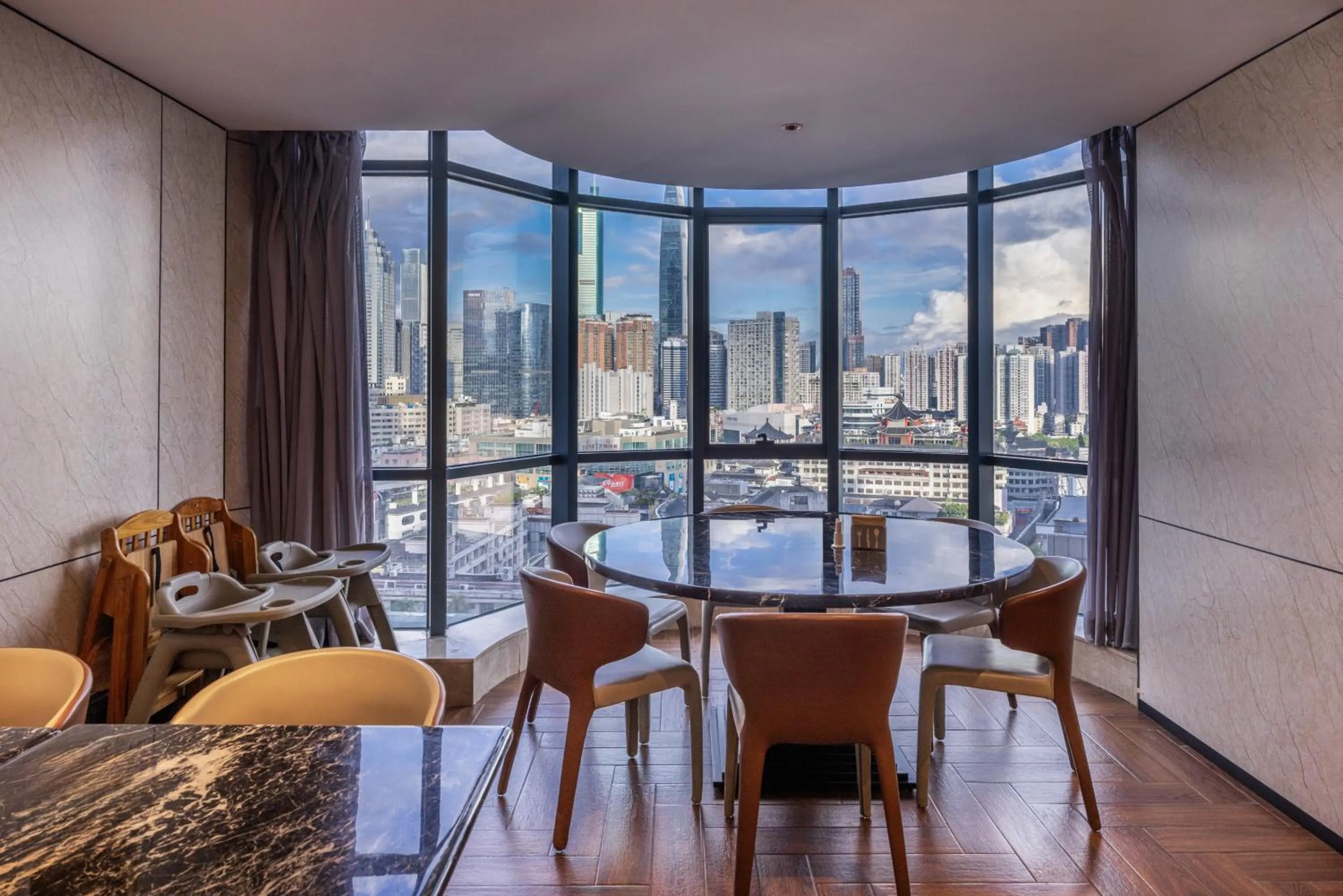 Restaurant/places to eat in Atour X Hotel Shenzhen Luohu Dongmen Pedestrian Street