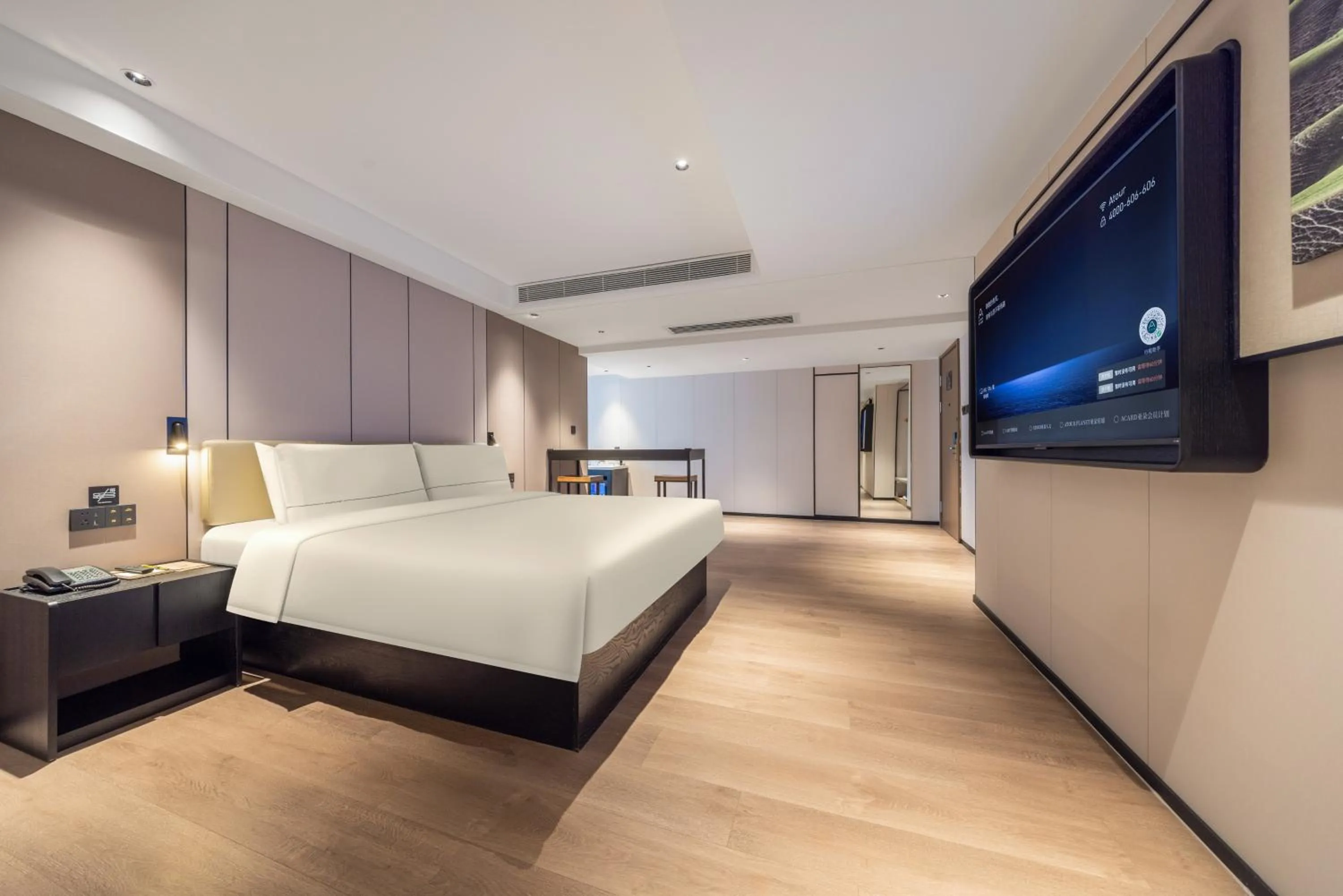 Bed in Atour X Hotel Shenzhen Luohu Dongmen Pedestrian Street
