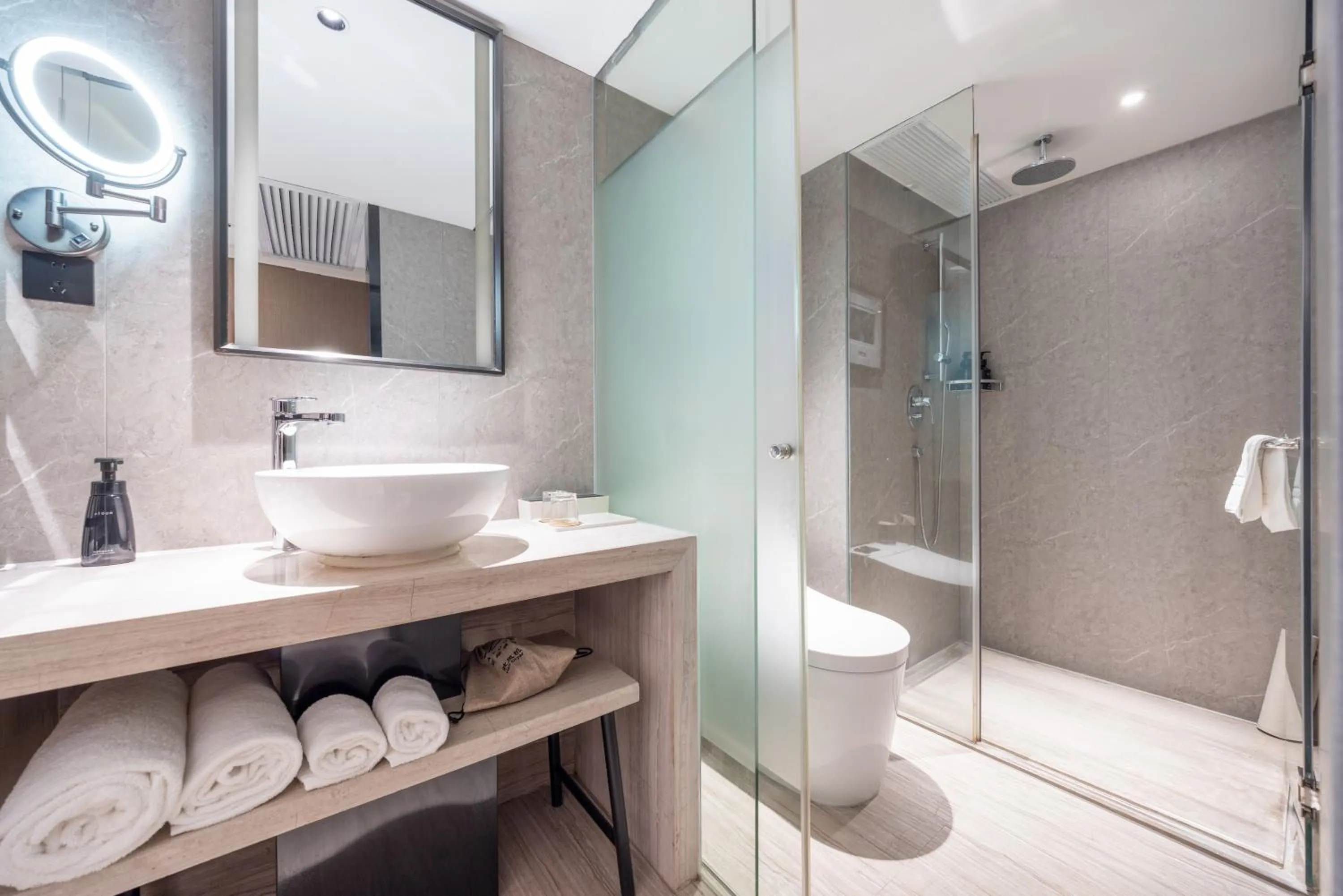 Atour X Hotel Shenzhen Luohu Dongmen Pedestrian Street