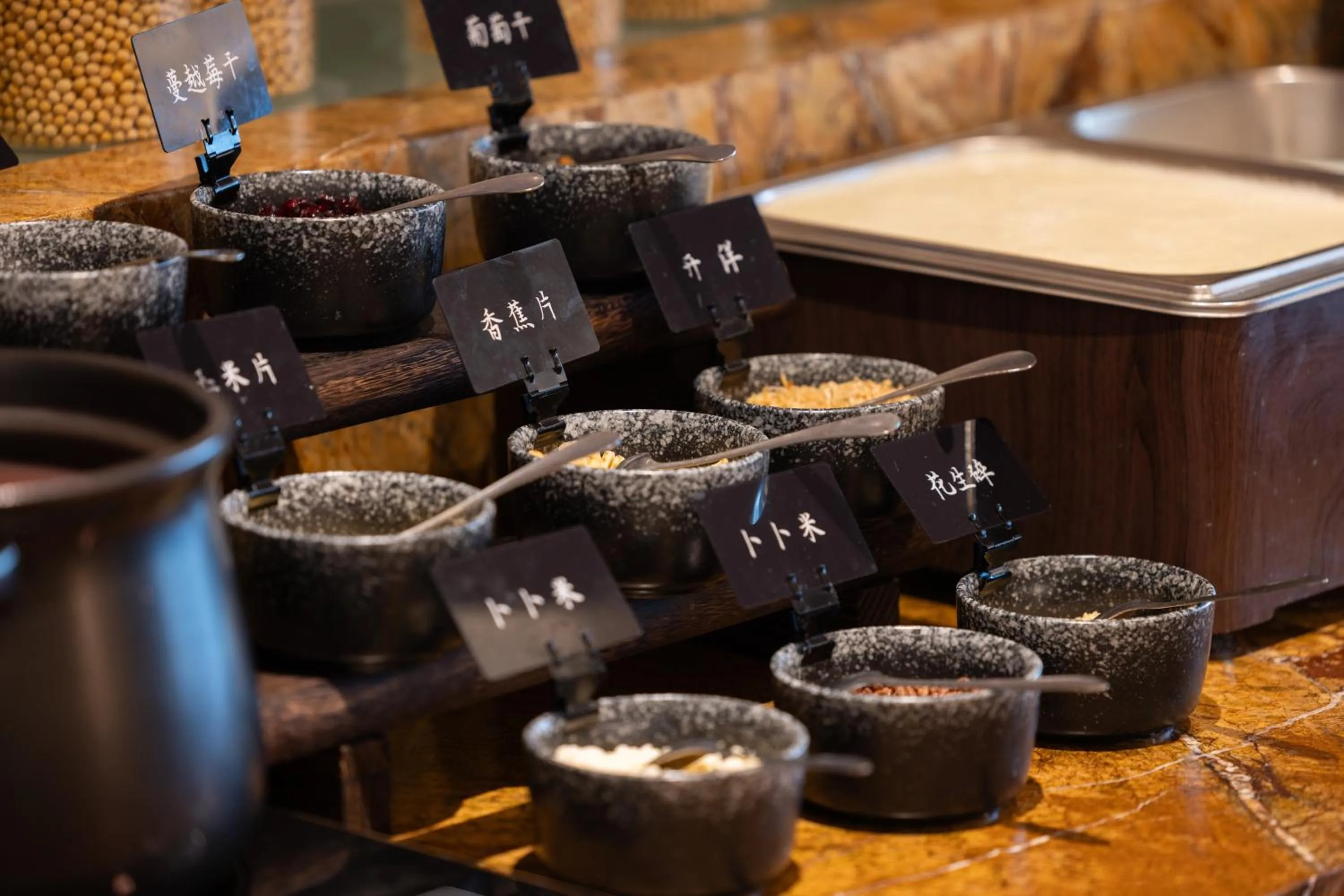 Atour X Hotel Shenzhen Luohu Dongmen Pedestrian Street