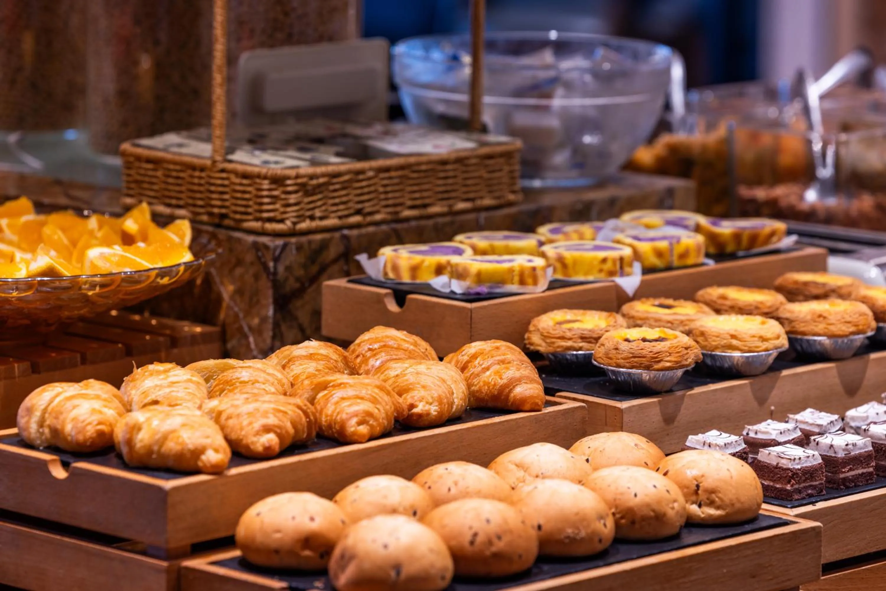 Atour X Hotel Shenzhen Luohu Dongmen Pedestrian Street