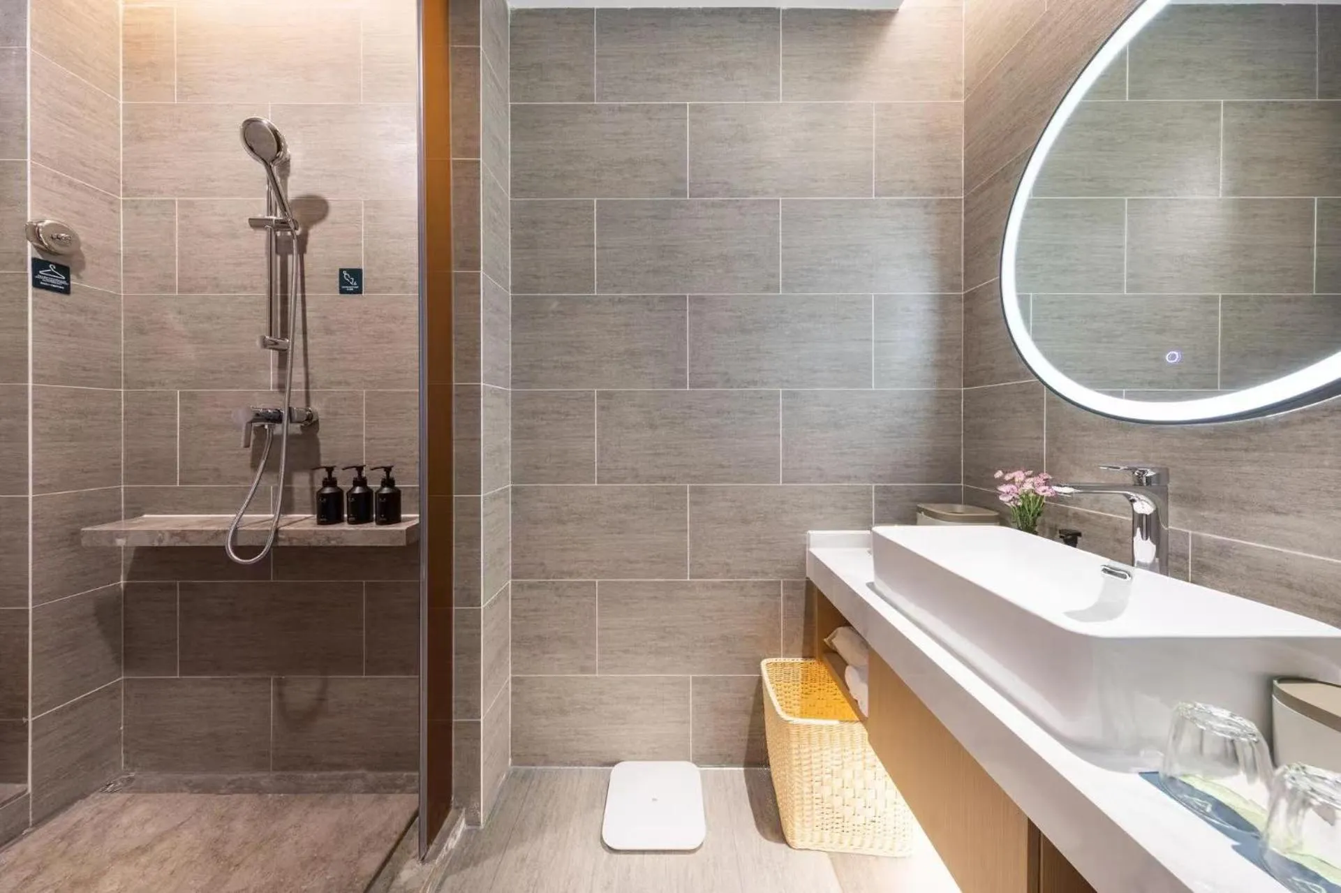 Shower in Atour Hotel Hefei Feidong High Speed Railway Station