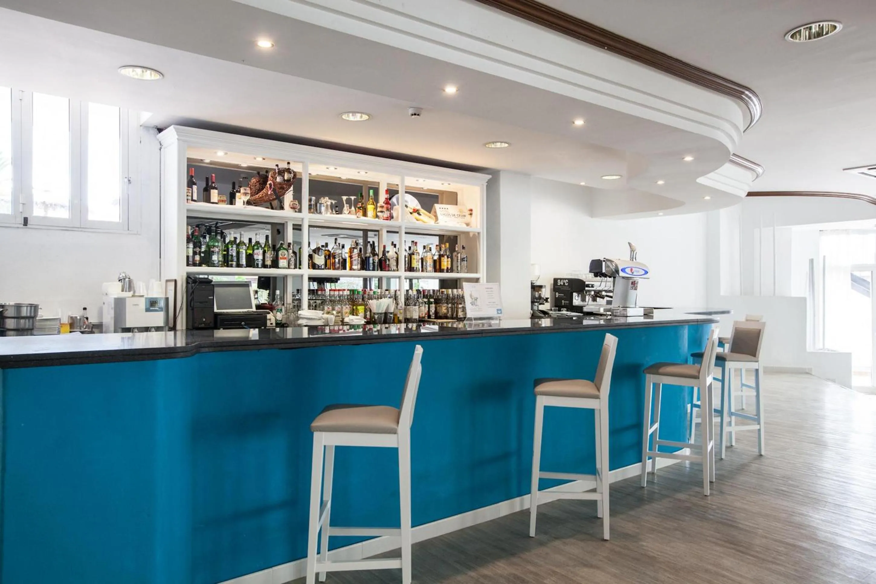 Lounge or bar in BLUESEA Lagos de Cesar
