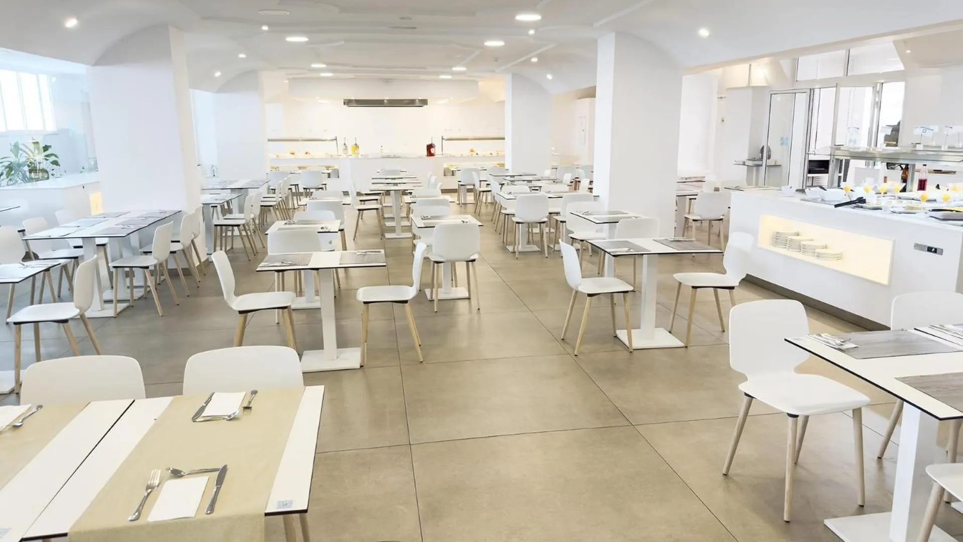 Restaurant/places to eat in BLUESEA Lagos de Cesar