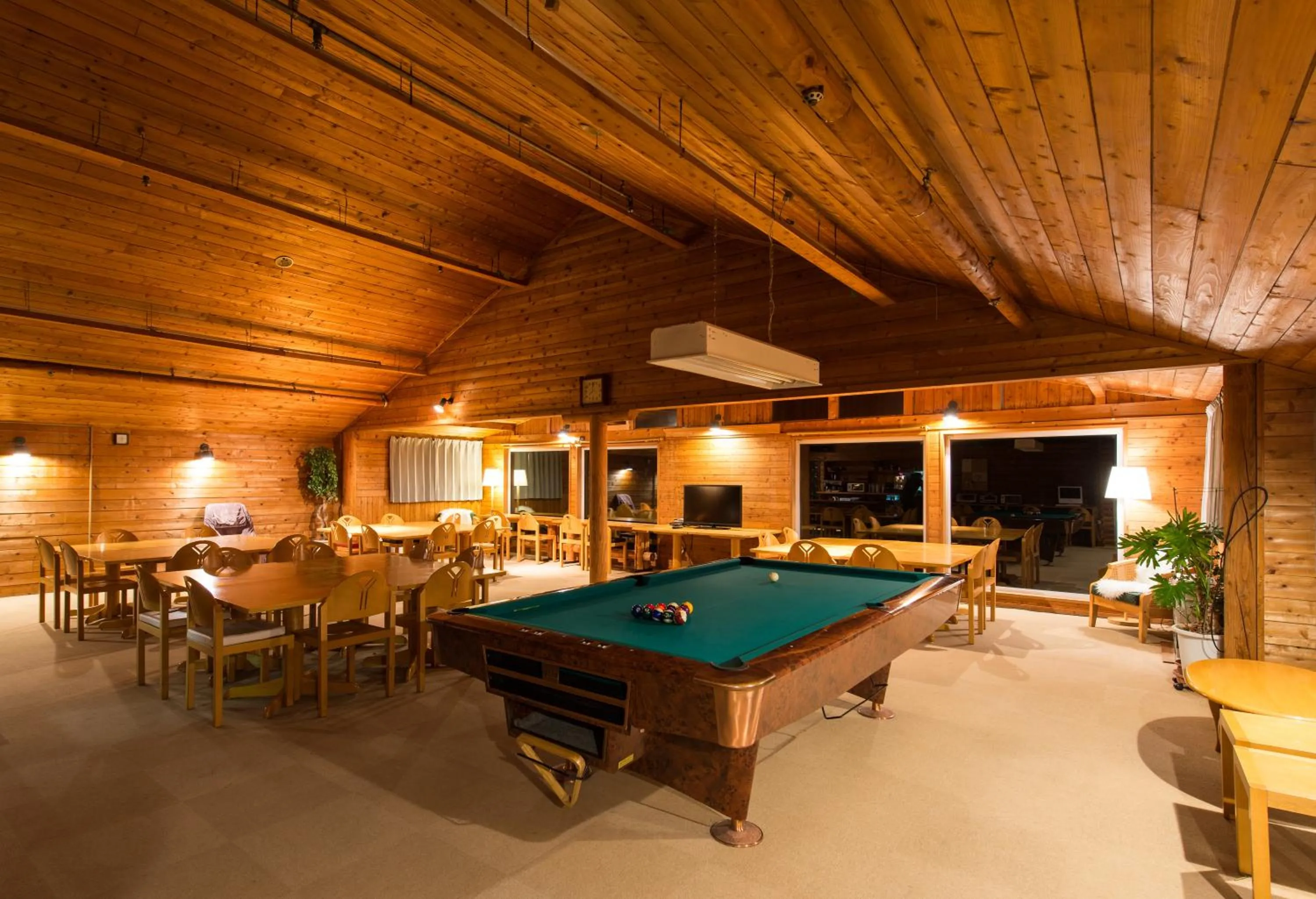 Restaurant/places to eat in Moiwa Lodge