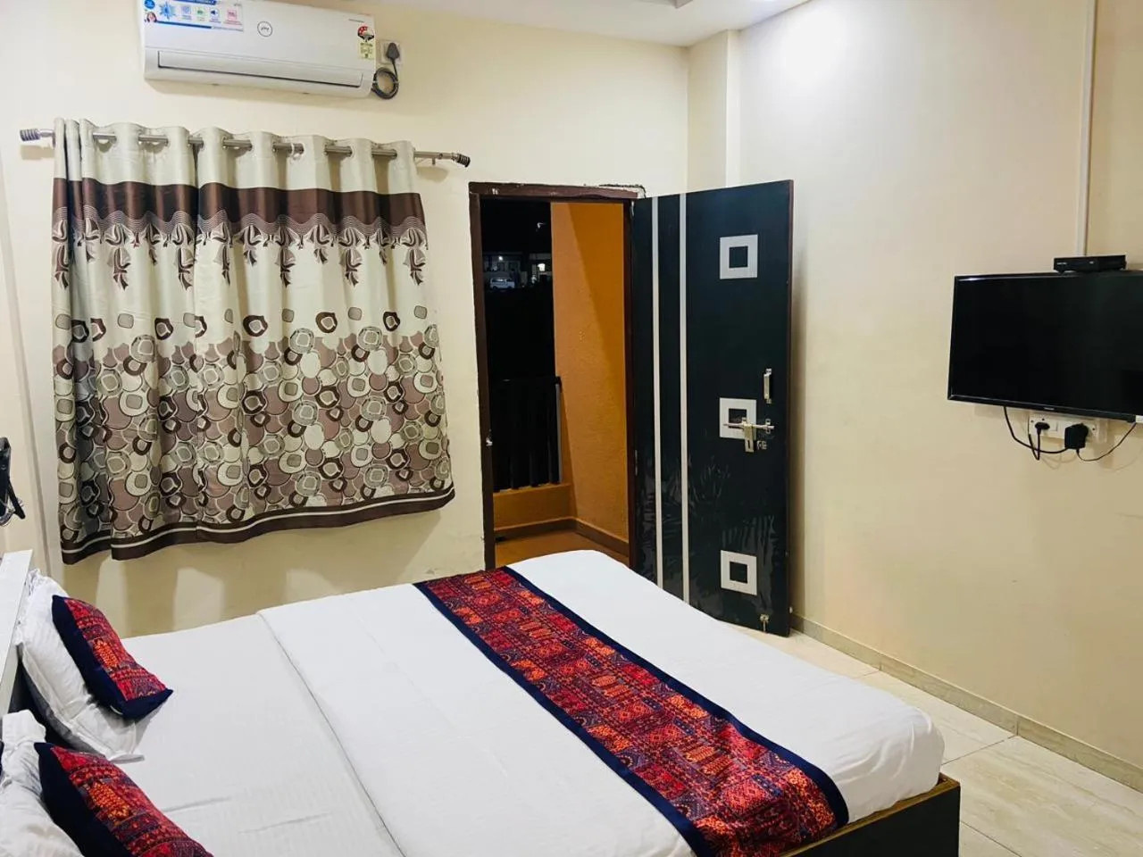 Bed in Hotel Meghmalhar Lodging