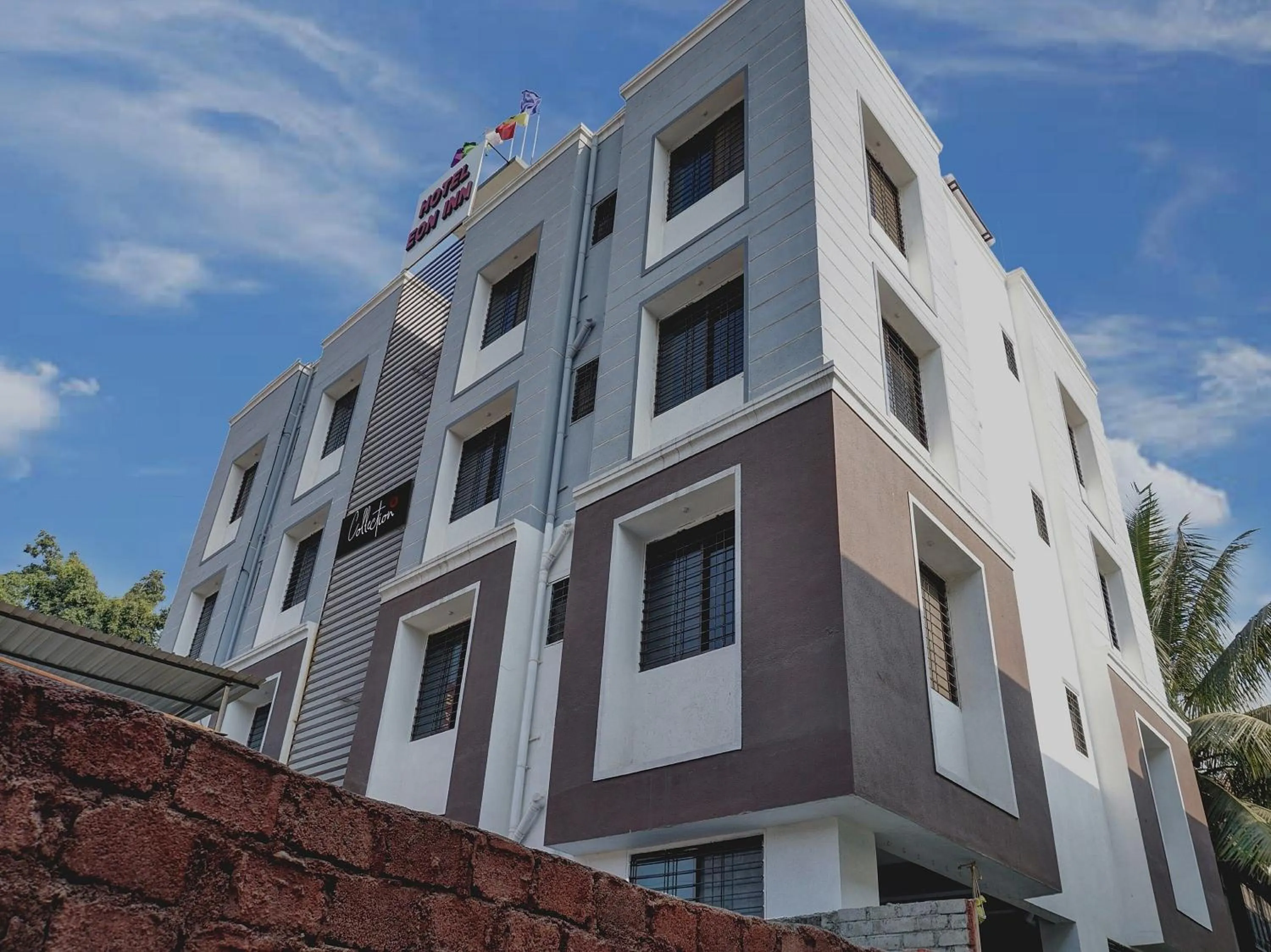 Facade/entrance in Super Collection O Eon Inn Near Pune Airport