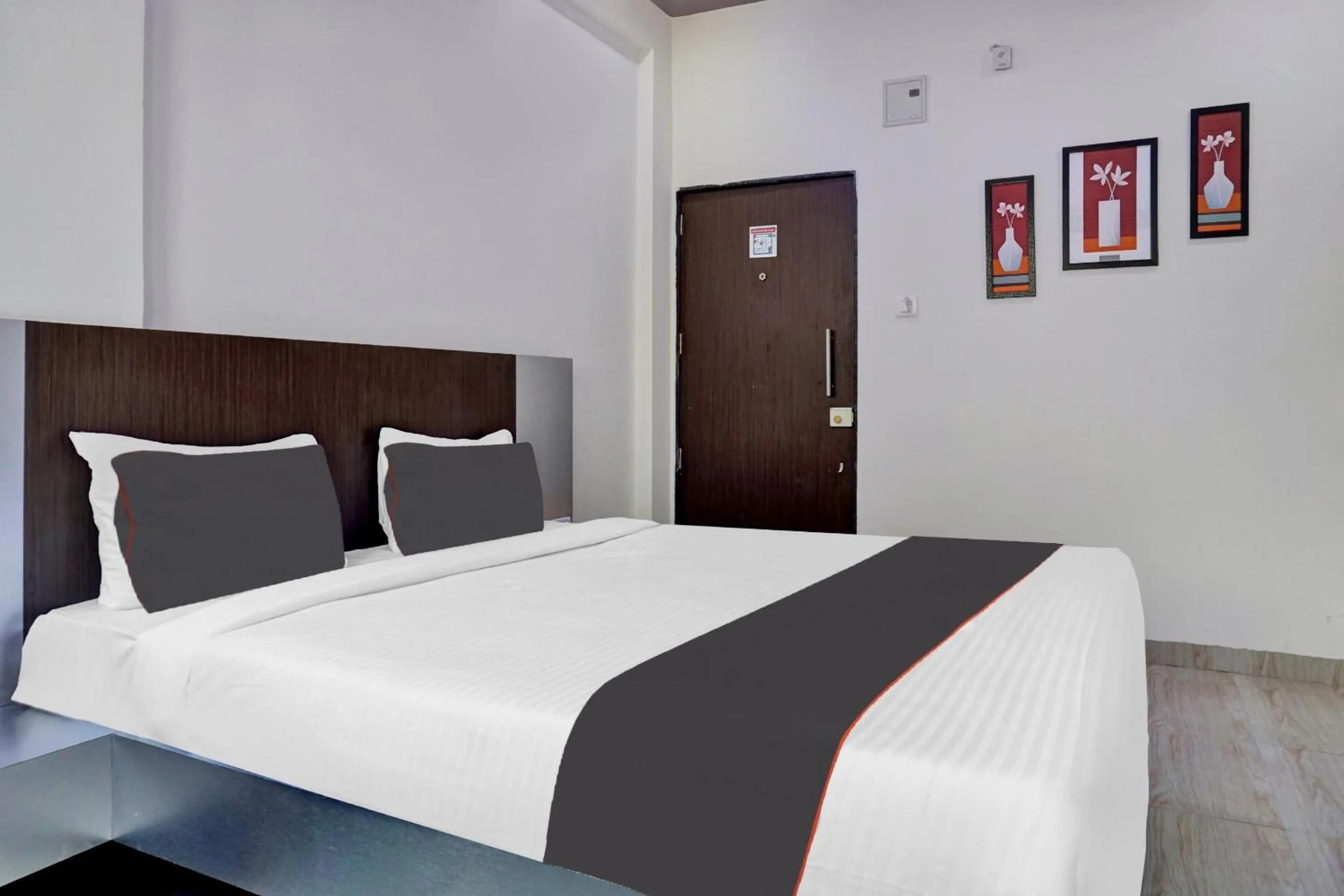 Bedroom, Bed in Super Collection O Eon Inn Near Pune Airport
