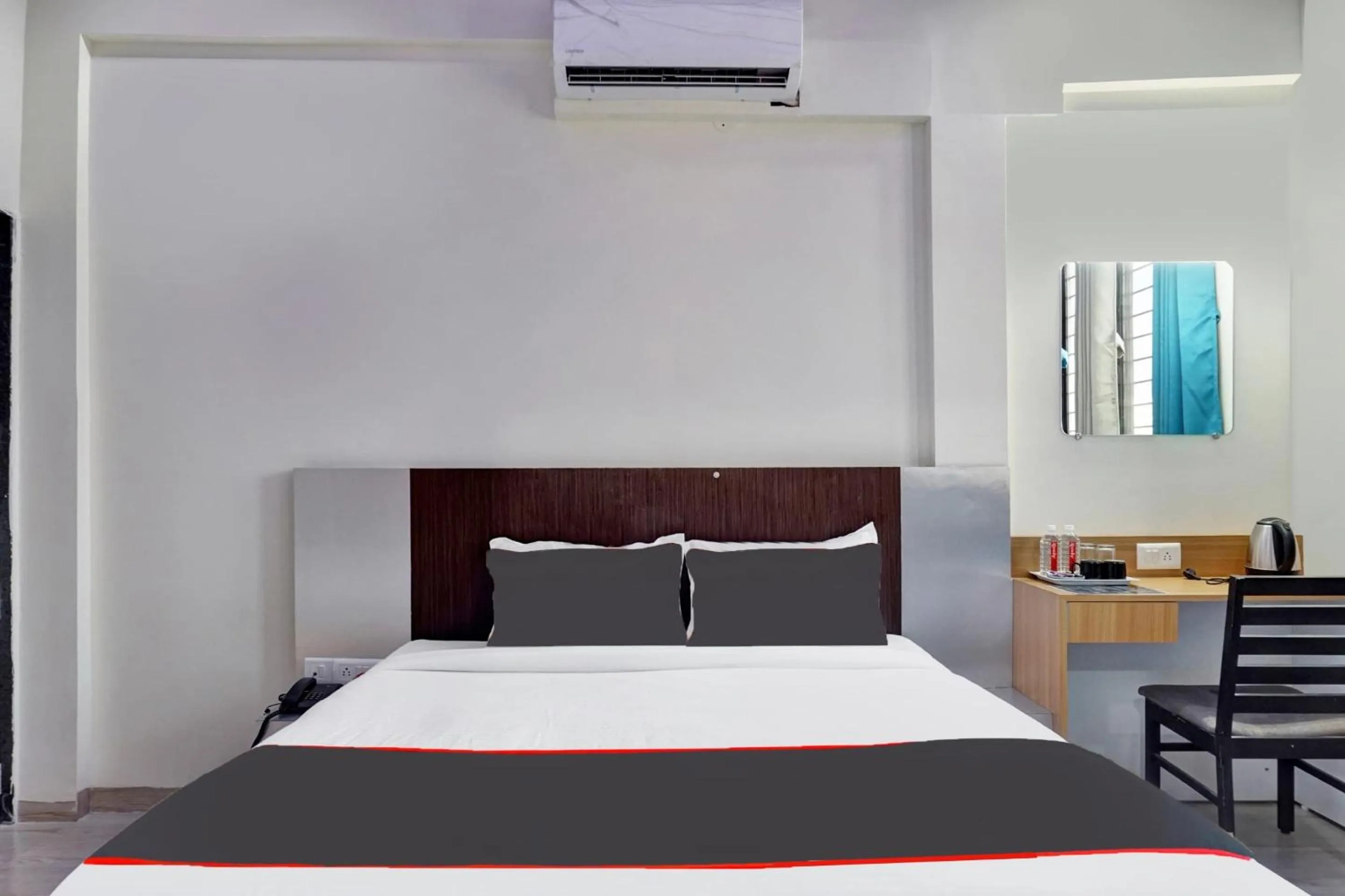 Bedroom, Bed in Super Collection O Eon Inn Near Pune Airport