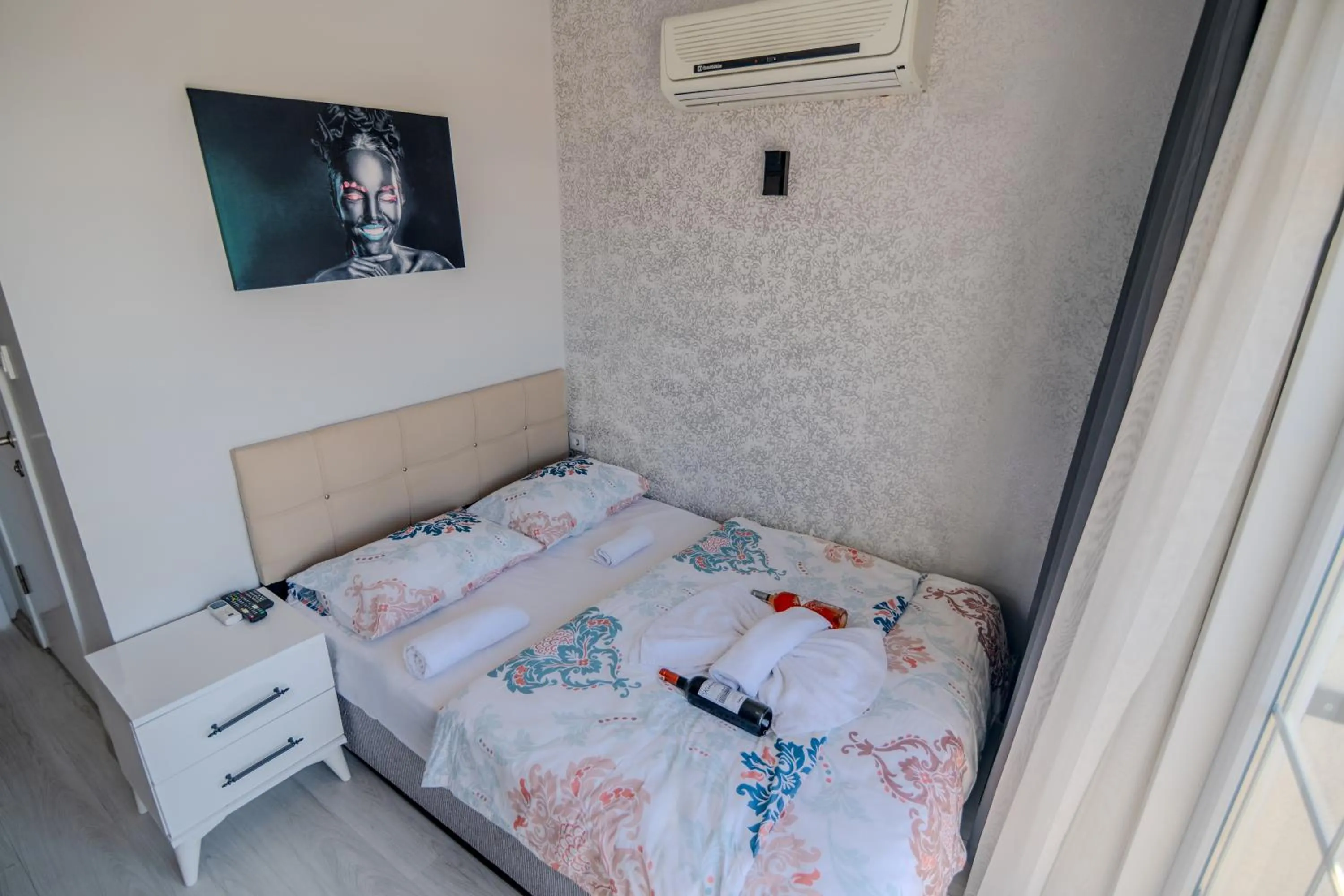 Photo of the whole room, Bed in Airport Black Sea Hotel & Restaurant