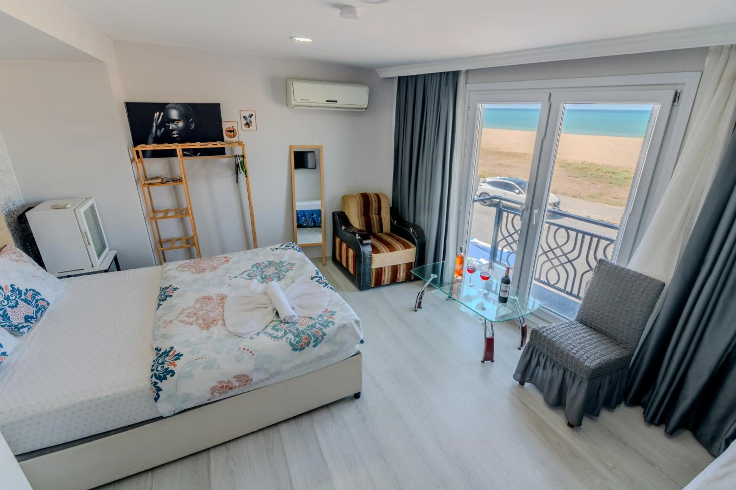 Communal lounge/ TV room, Bed in Airport Black Sea Hotel & Restaurant