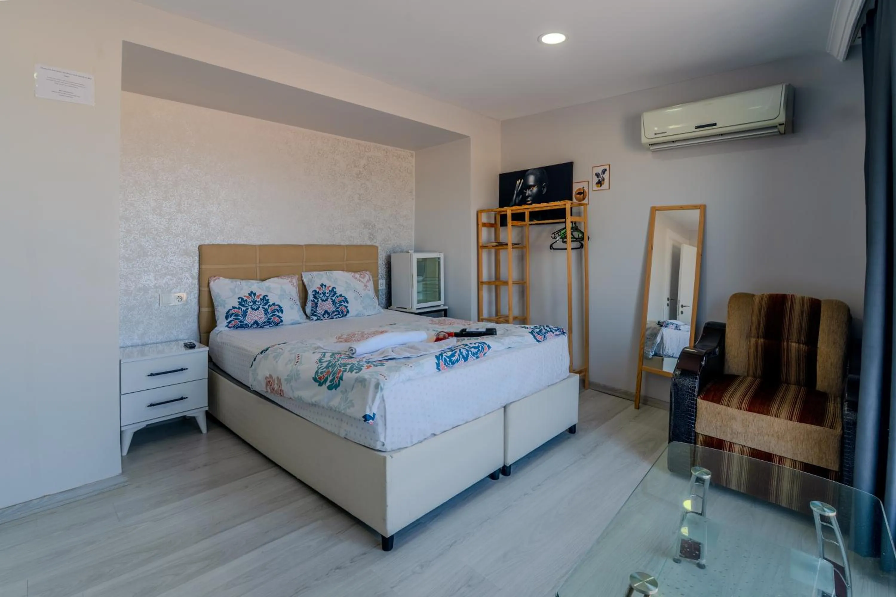 Photo of the whole room, Bed in Airport Black Sea Hotel & Restaurant