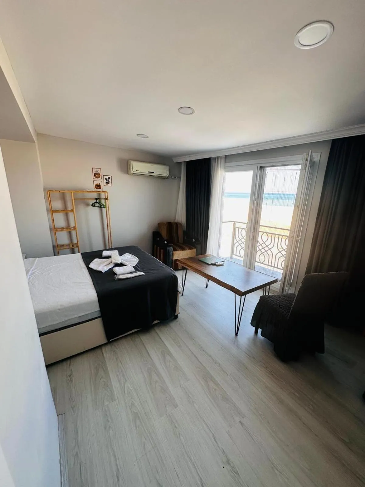 Airport Black Sea Hotel & Restaurant