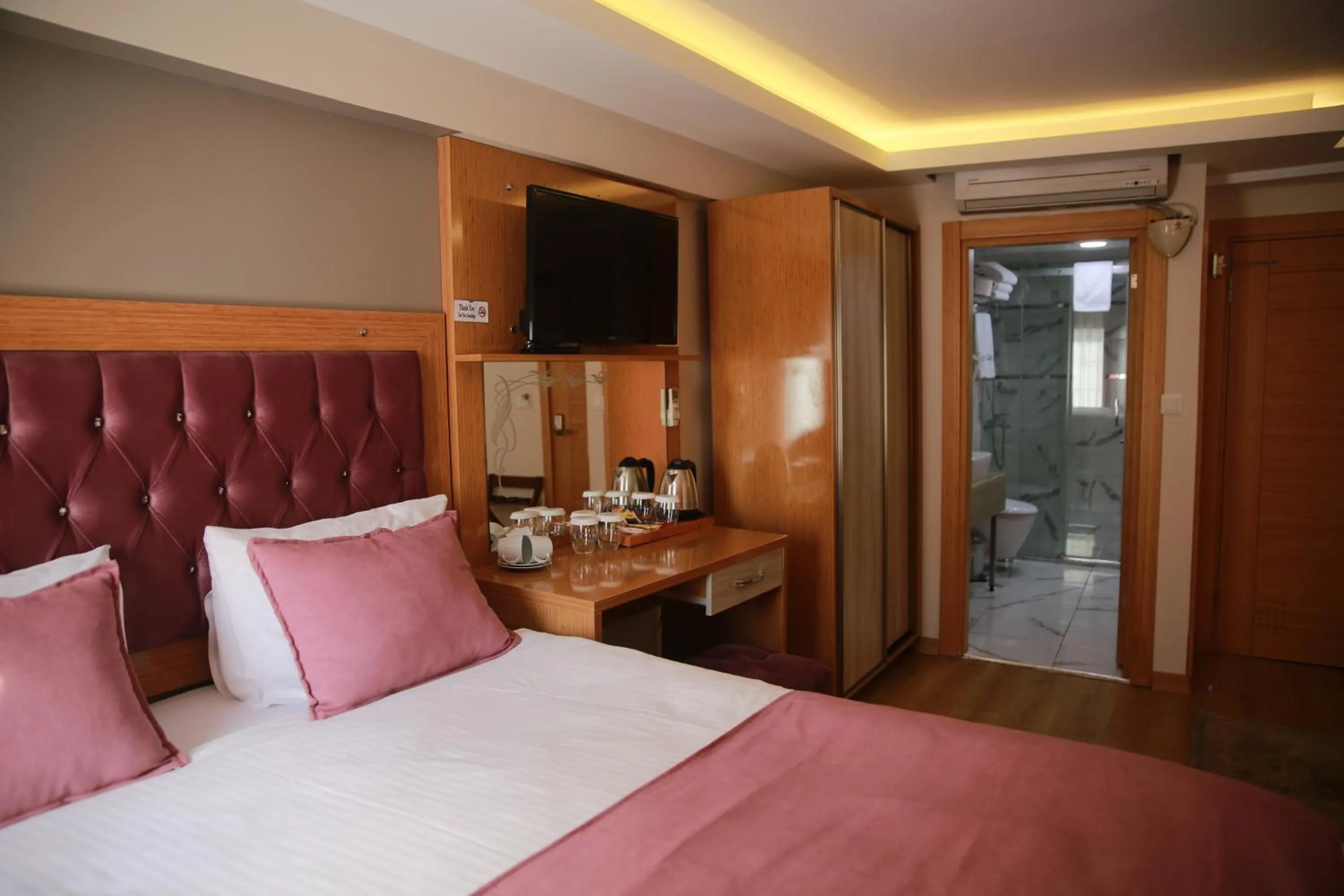 Photo of the whole room, Bed in Hotel Black Pearl