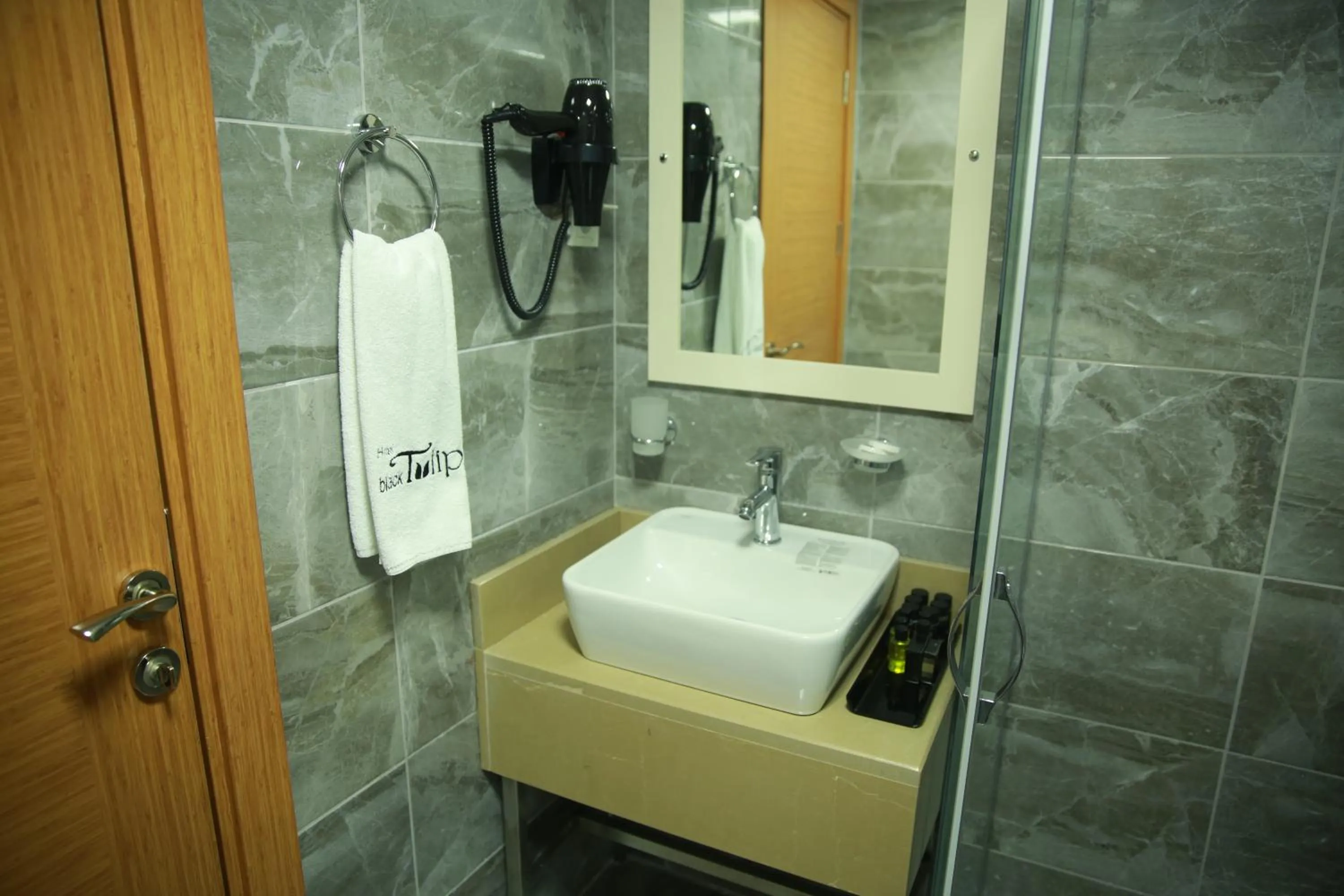 Bathroom in Hotel Black Pearl